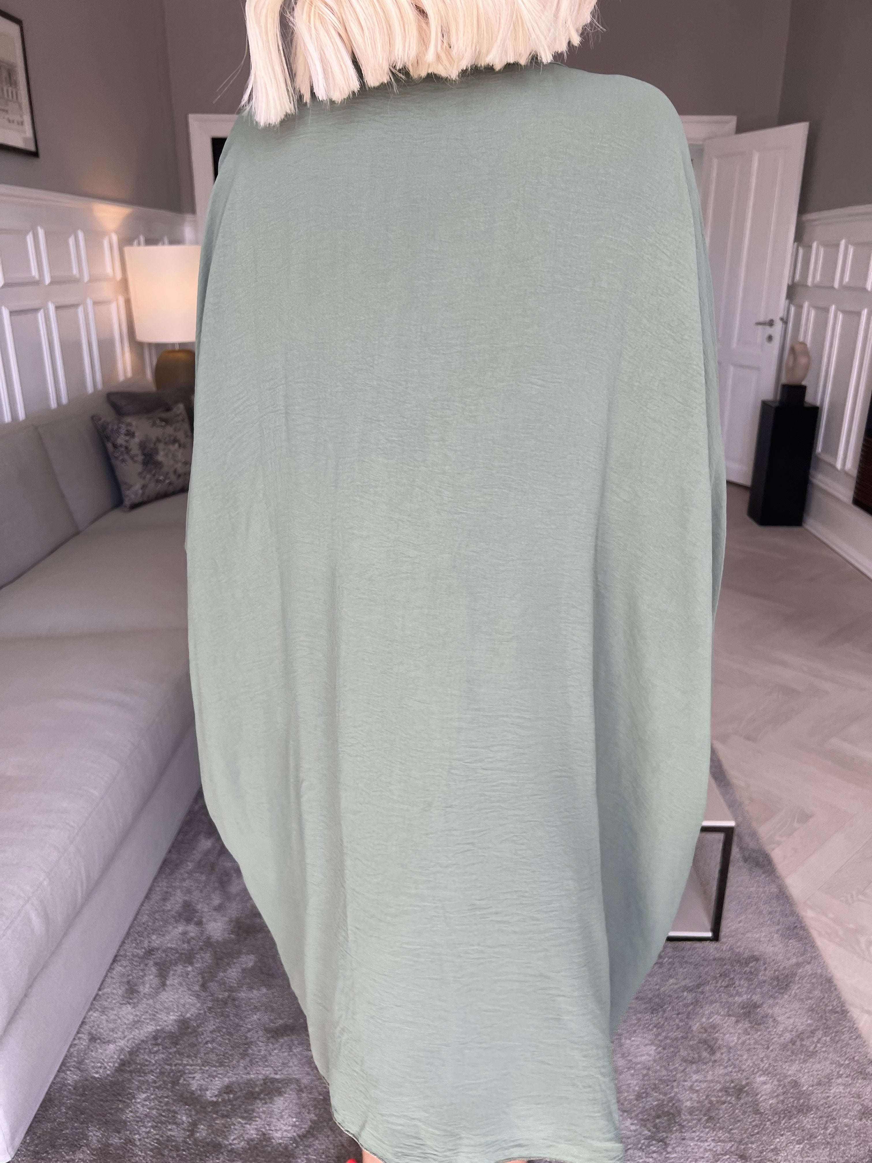 Mika - Oversize viscose kjole med motiv foran