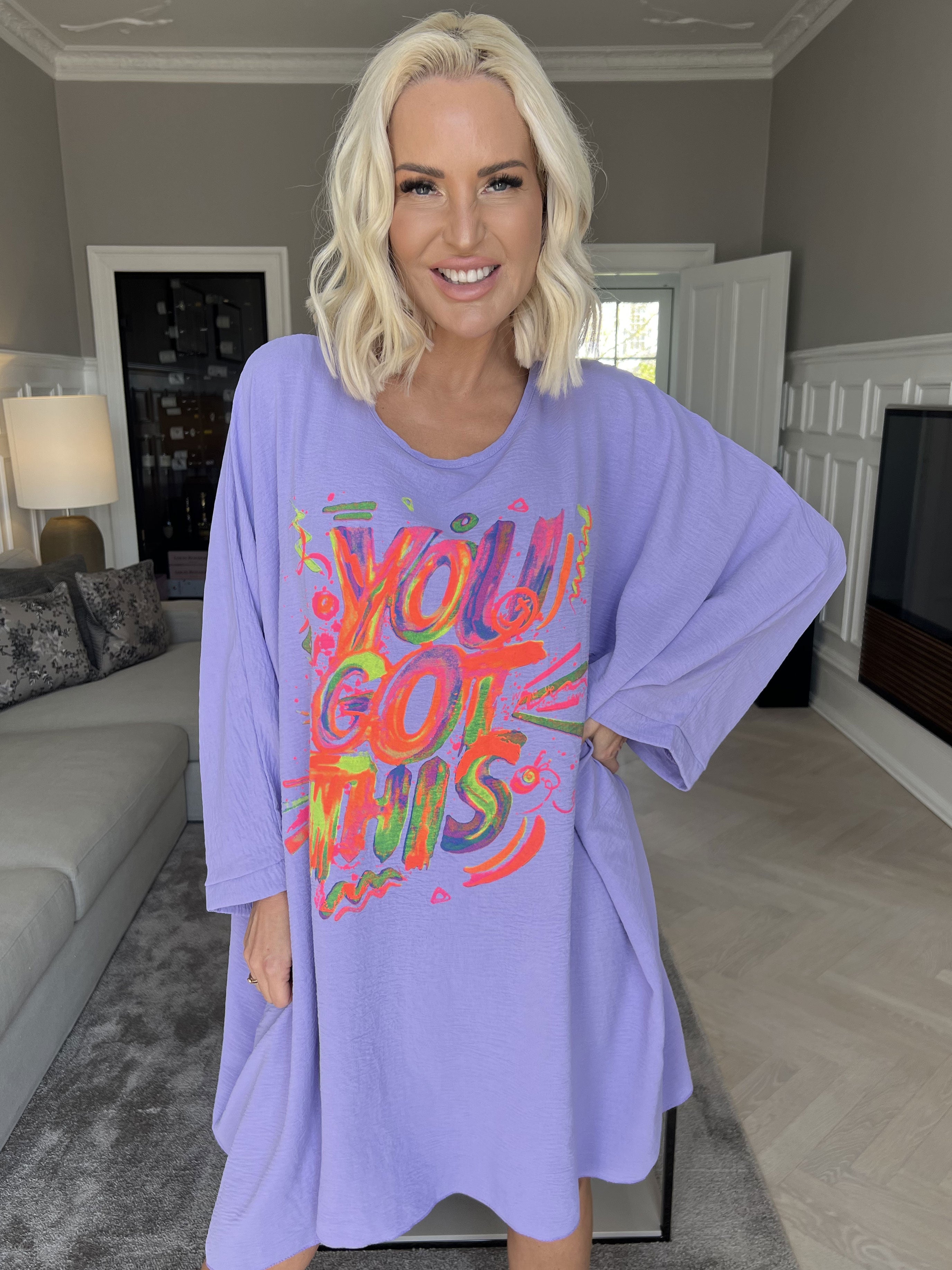 Mika - Oversize viscose kjole med motiv foran