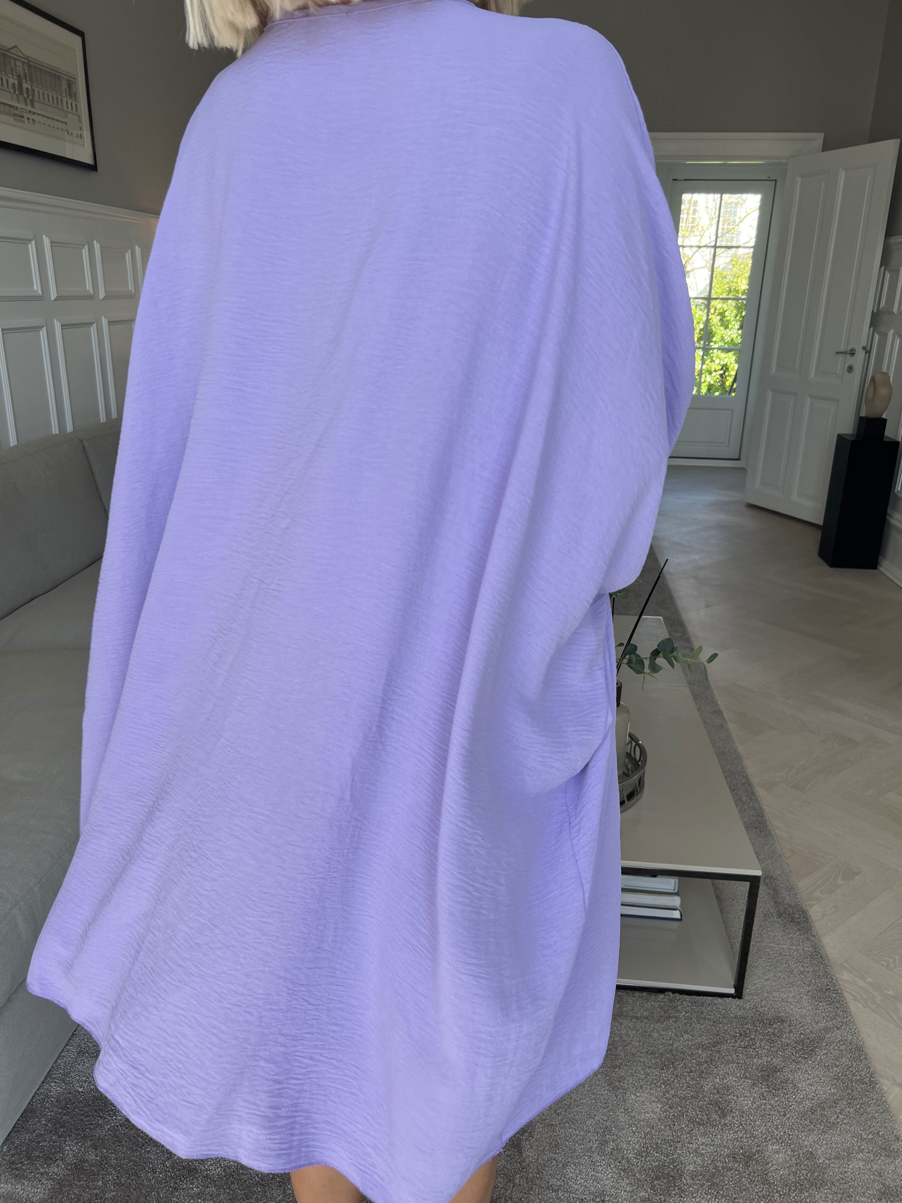 Mika - Oversize viscose kjole med motiv foran