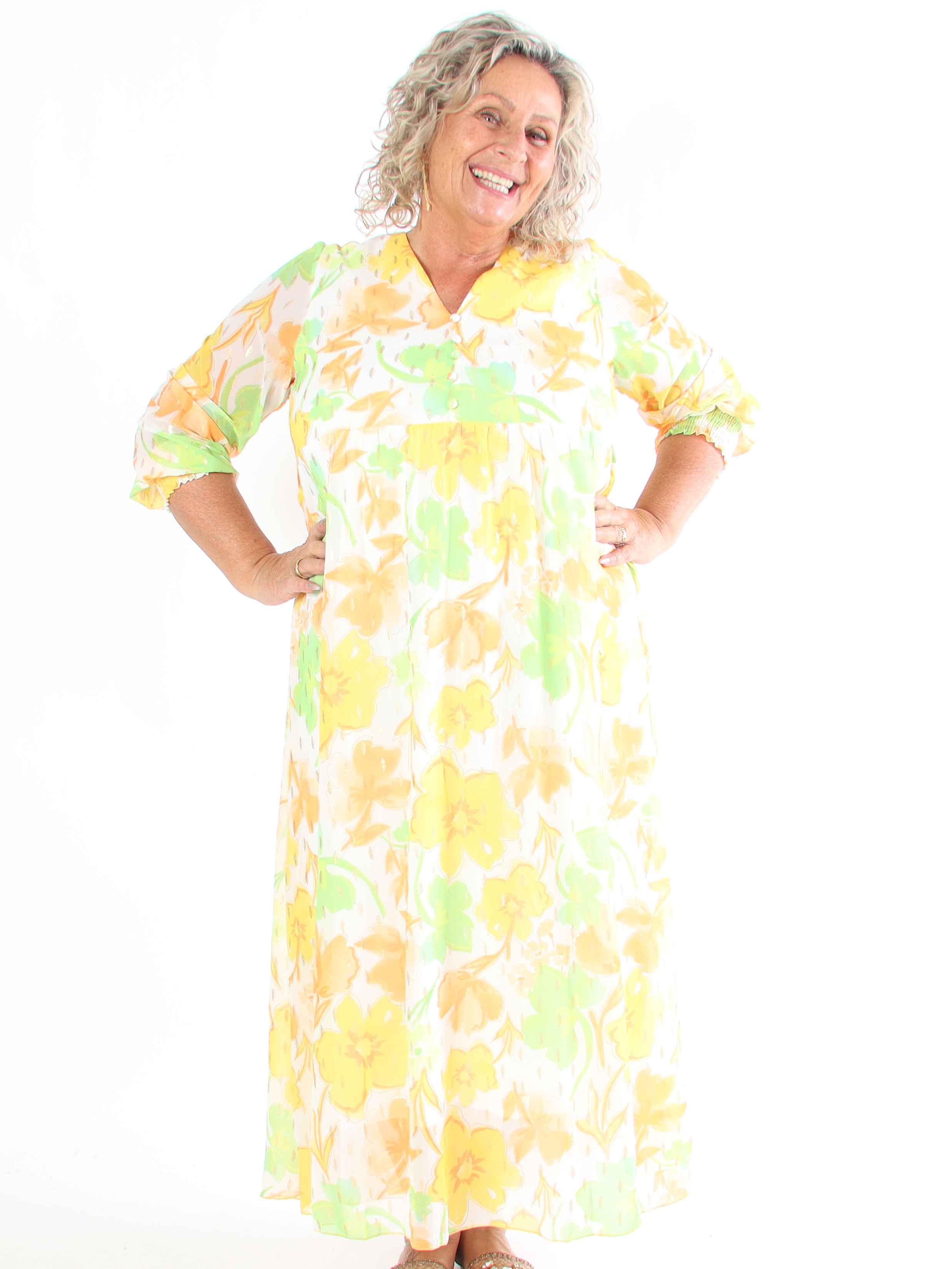 Mika - Sød plus size sommerkjole i chiffon med guld dutter