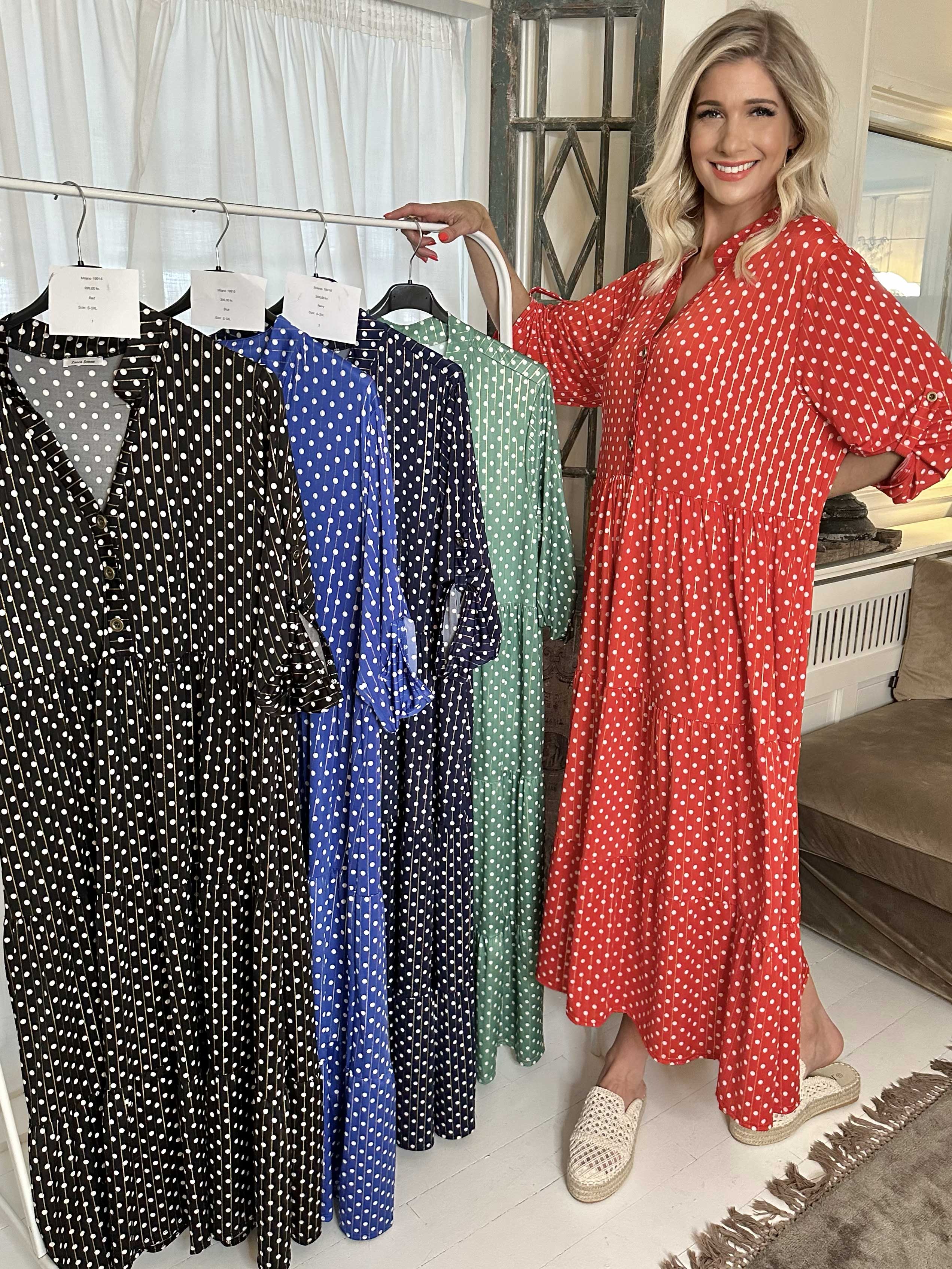 Milano Dot - Lang kjole med prikker og lag på lag look