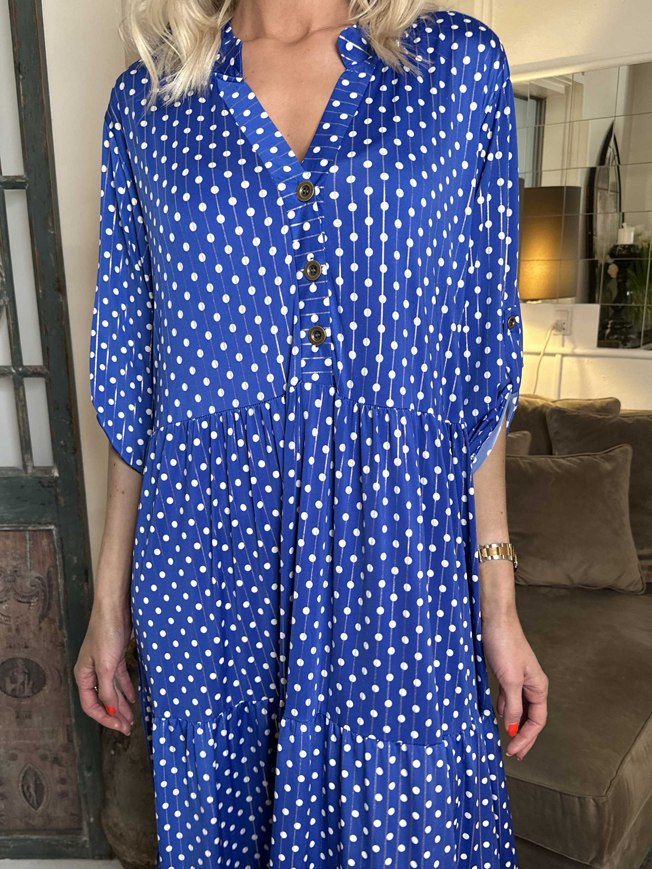 Milano Dot - Lang kjole med prikker og lag på lag look