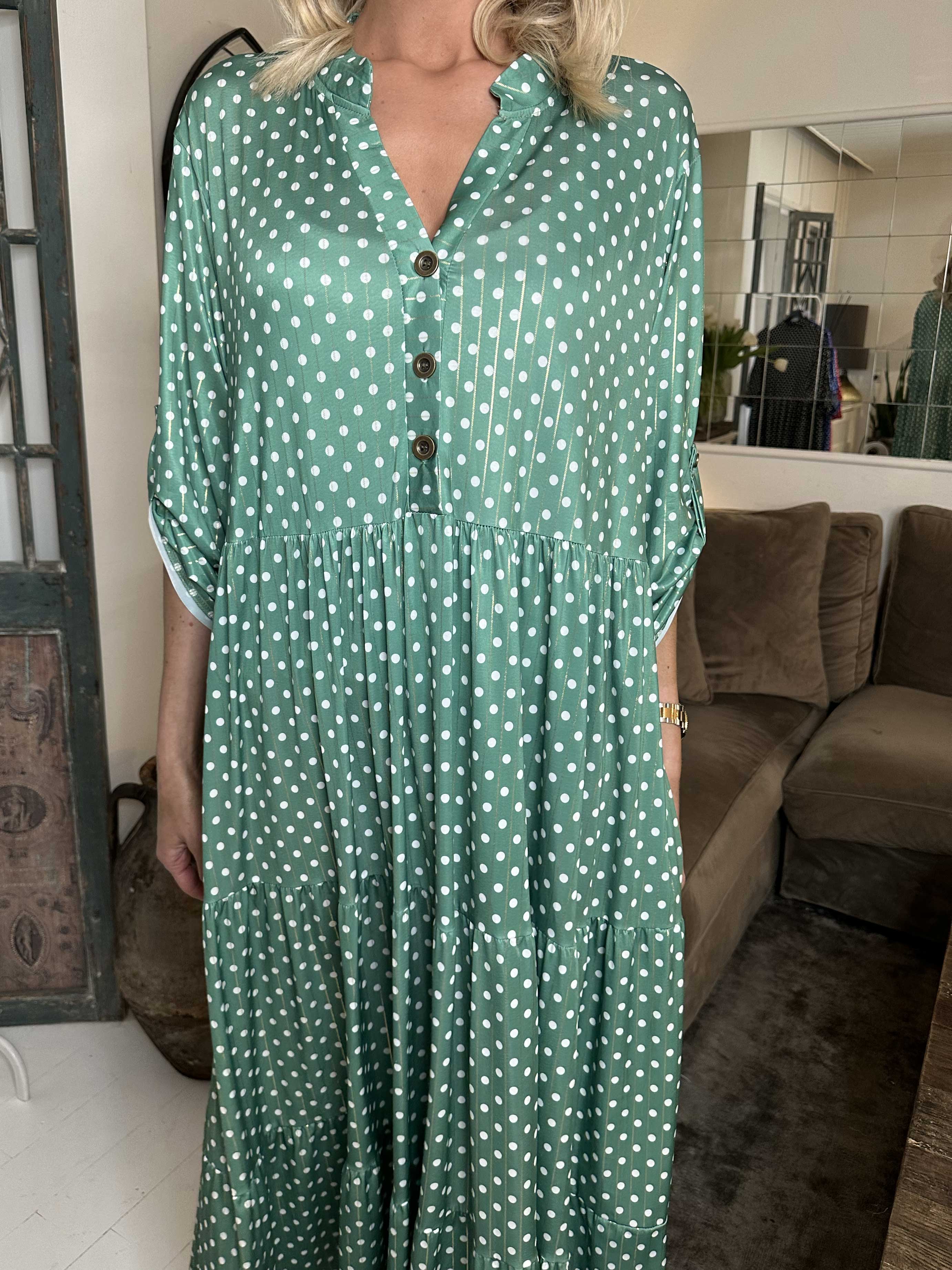 Milano Dot - Lang kjole med prikker og lag på lag look