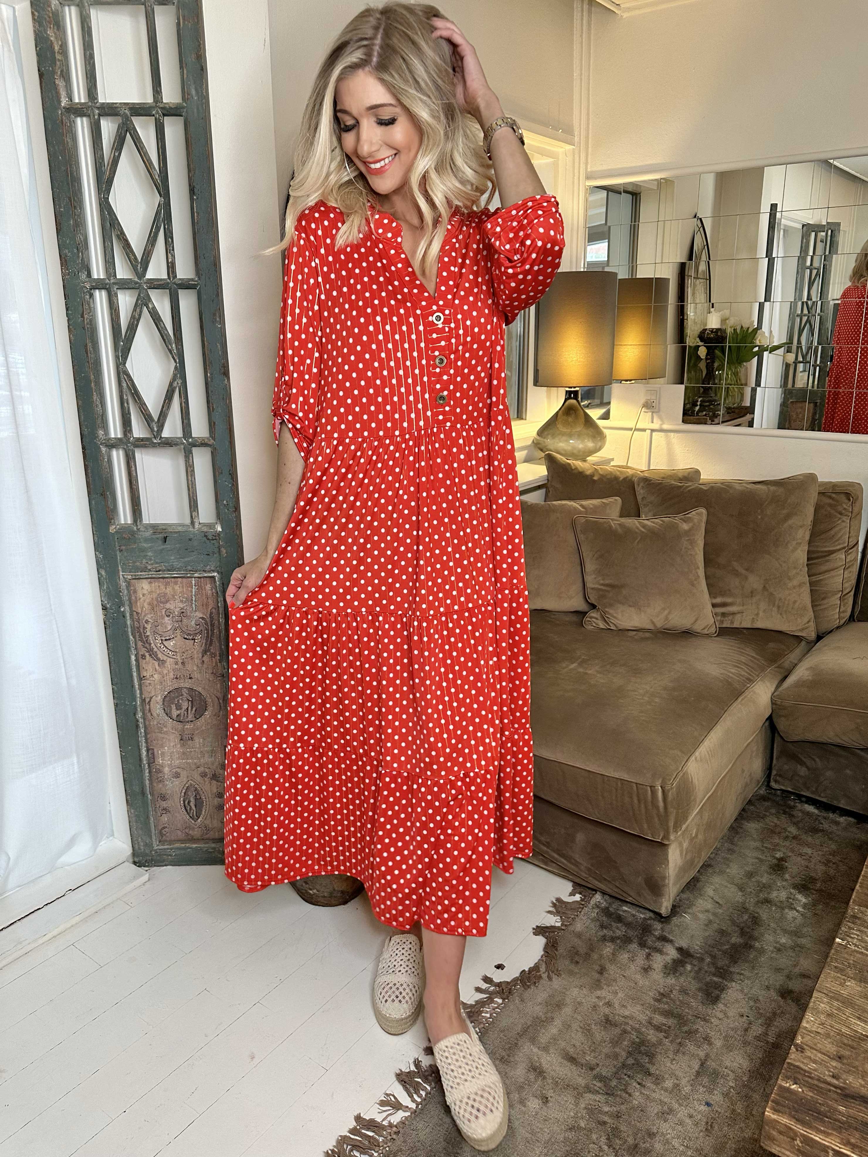 Milano Dot - Lang kjole med prikker og lag på lag look