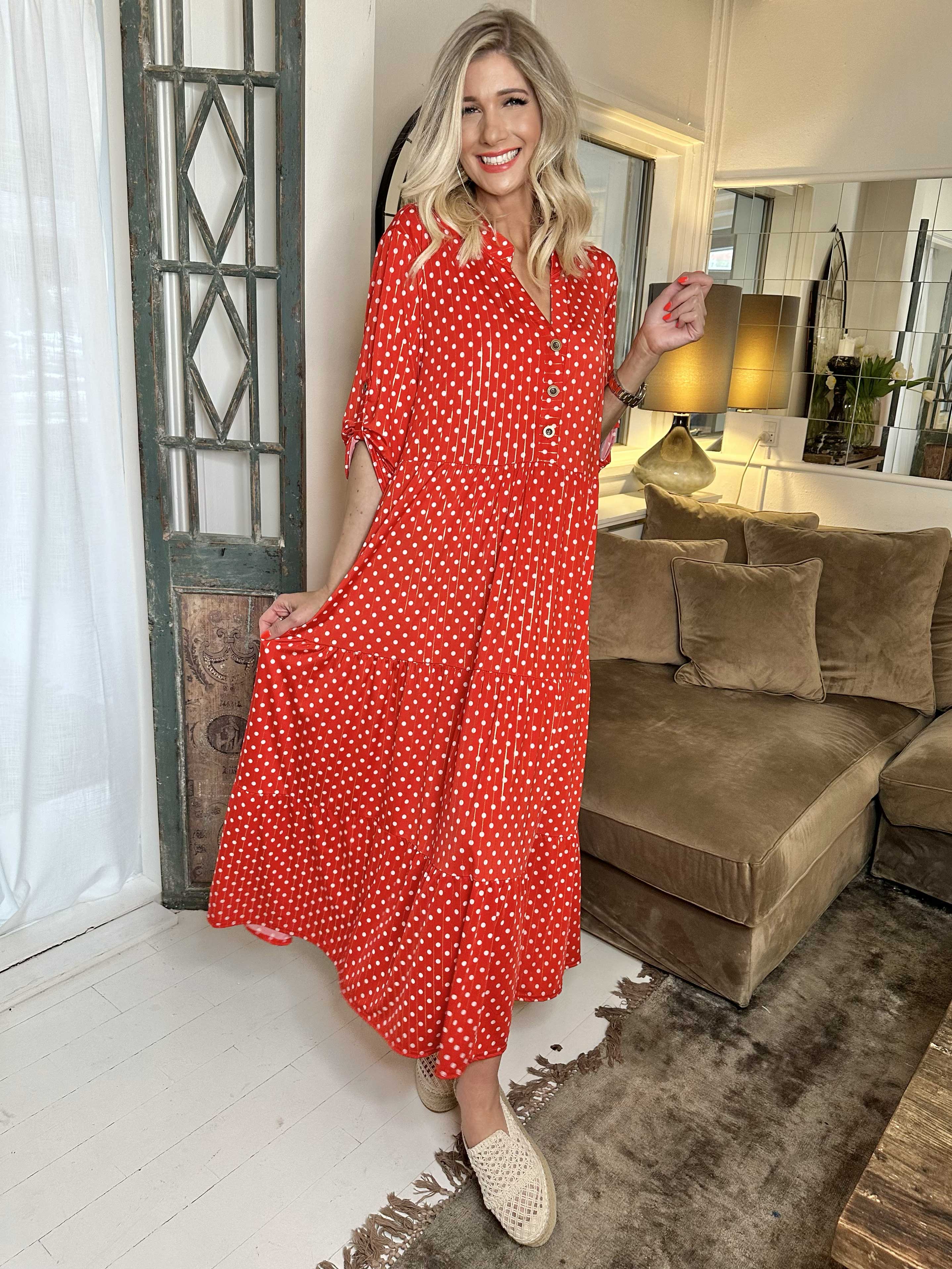 Milano Dot - Lang kjole med prikker og lag på lag look