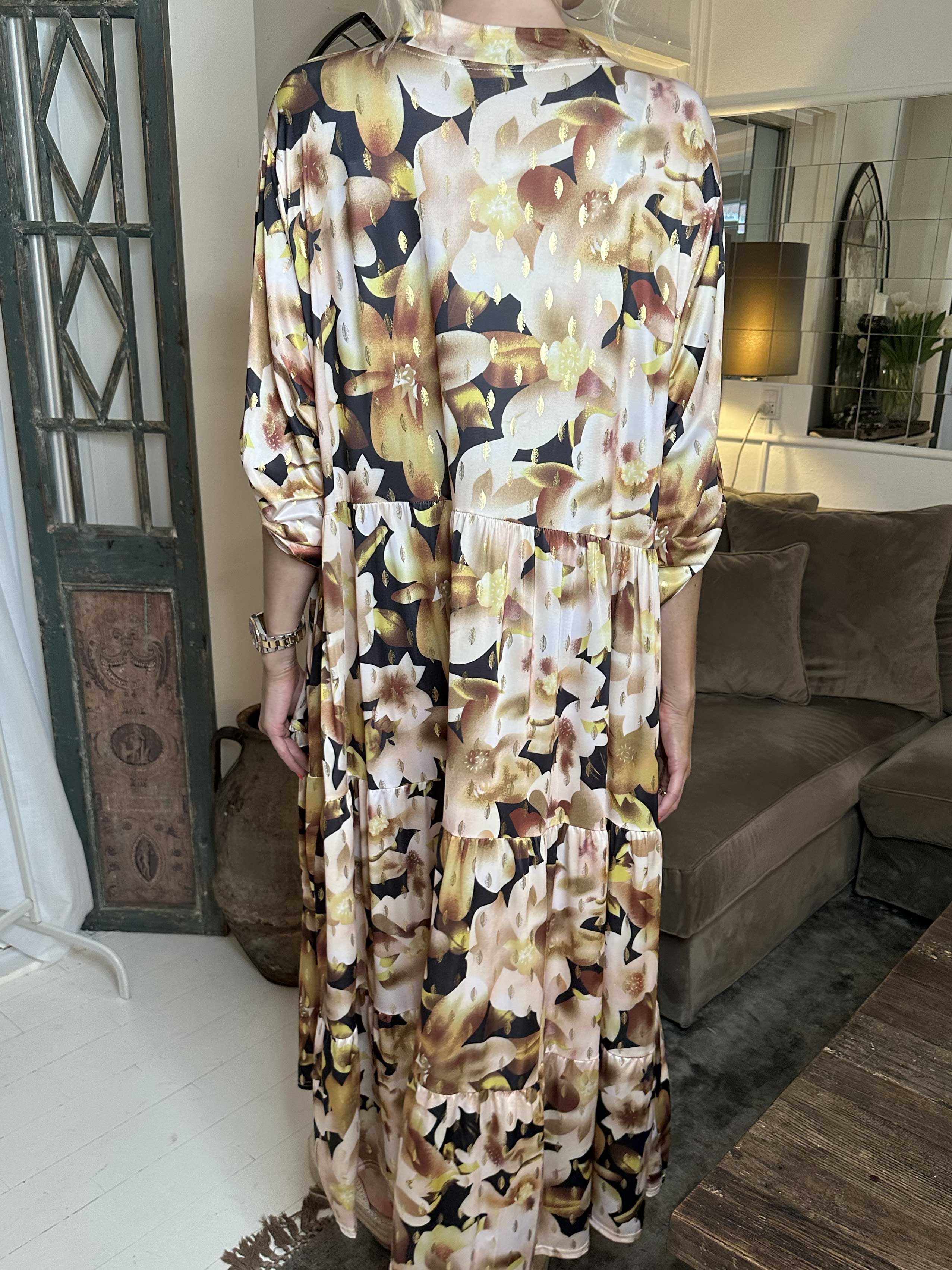 Milano Flower - Lang mønstret kjole med lag på lag look