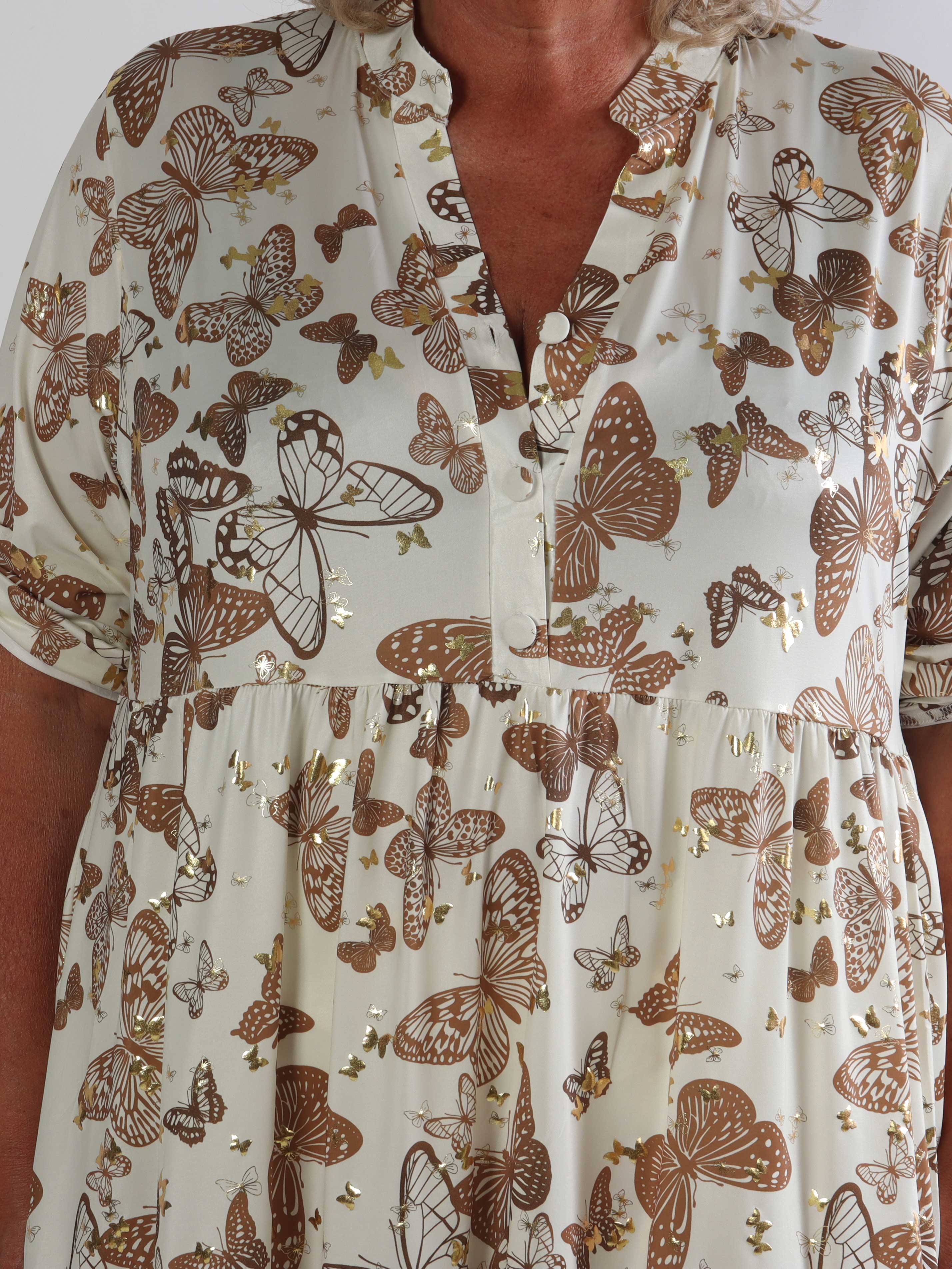 Milano Butterfly Midi - Elastisk plus size kjole med sødt sommerfugleprint og A-facon