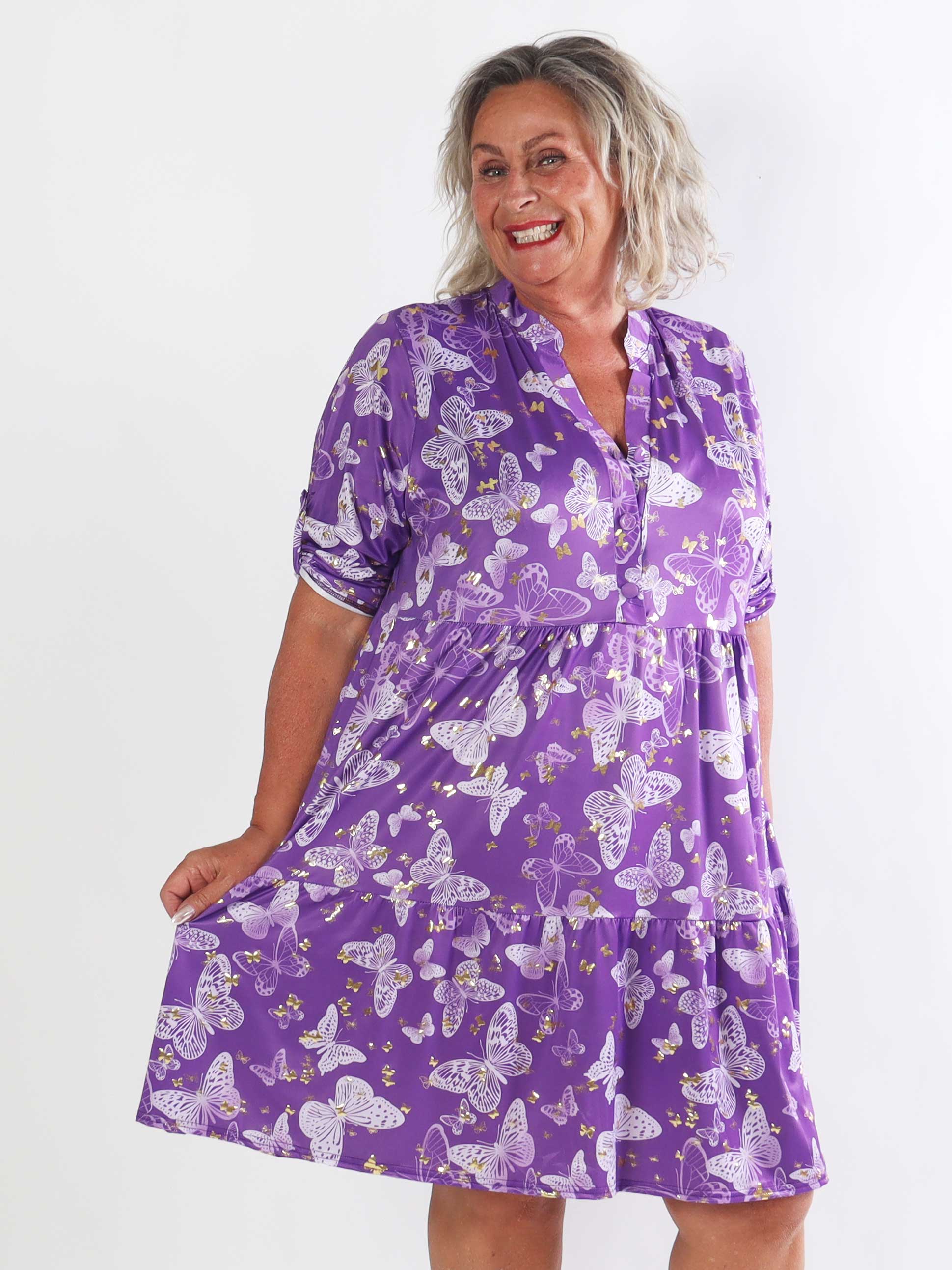 Milano Butterfly Midi - Elastisk plus size kjole med sødt sommerfugleprint og A-facon