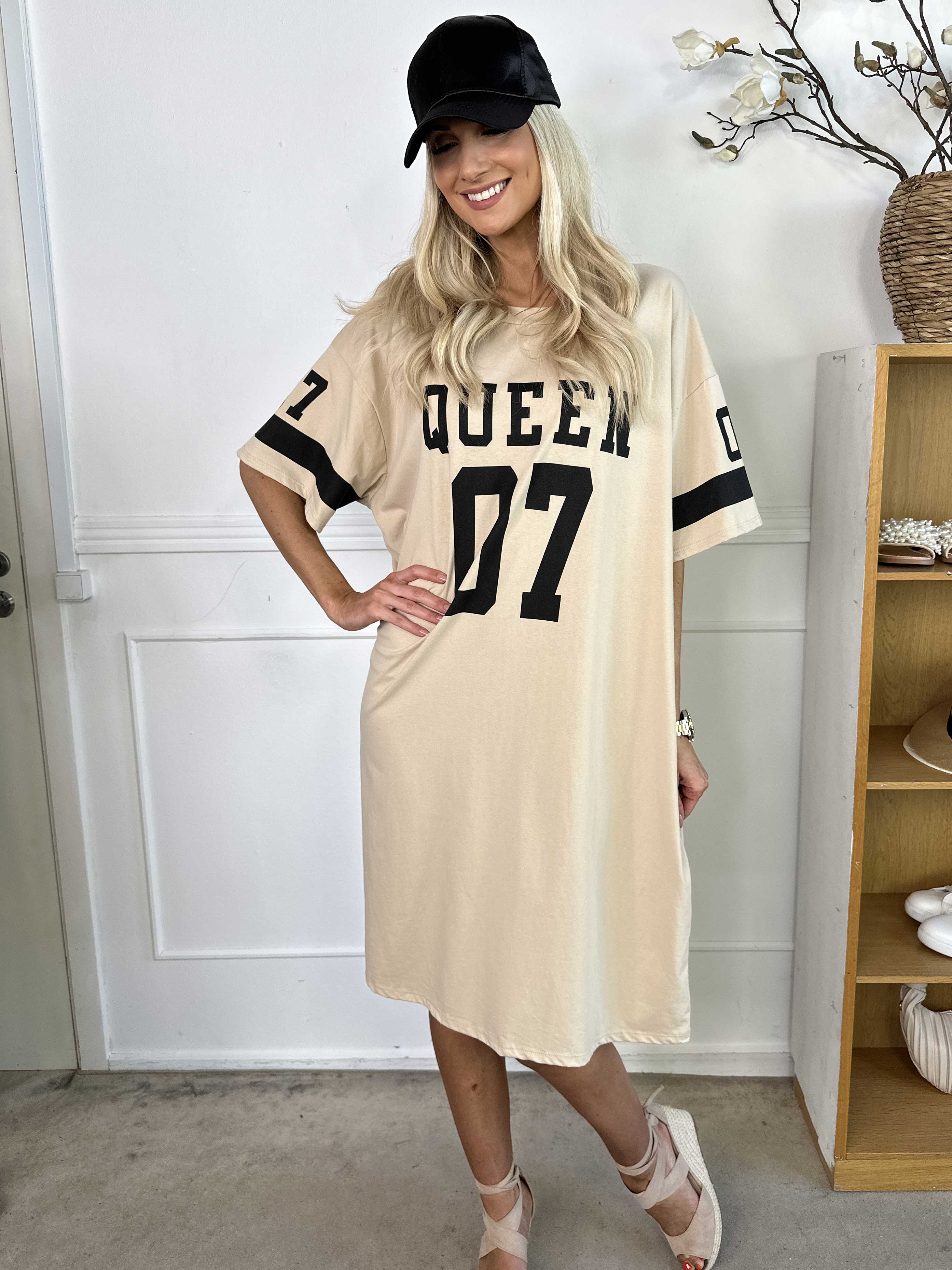 Millie - Queen t-shirt kjole i blødt bomuld