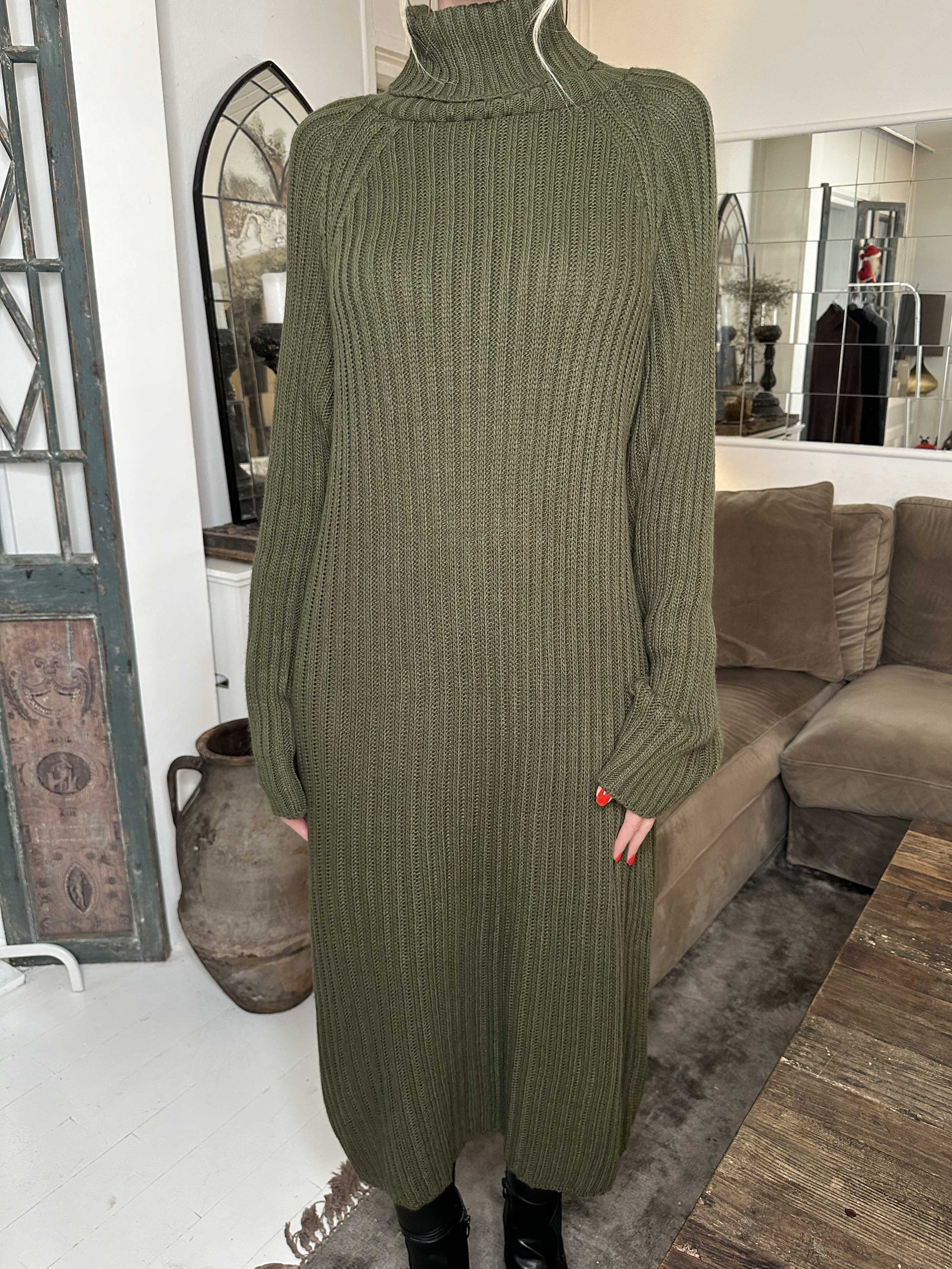 Milu - Lang strikkjole med rib