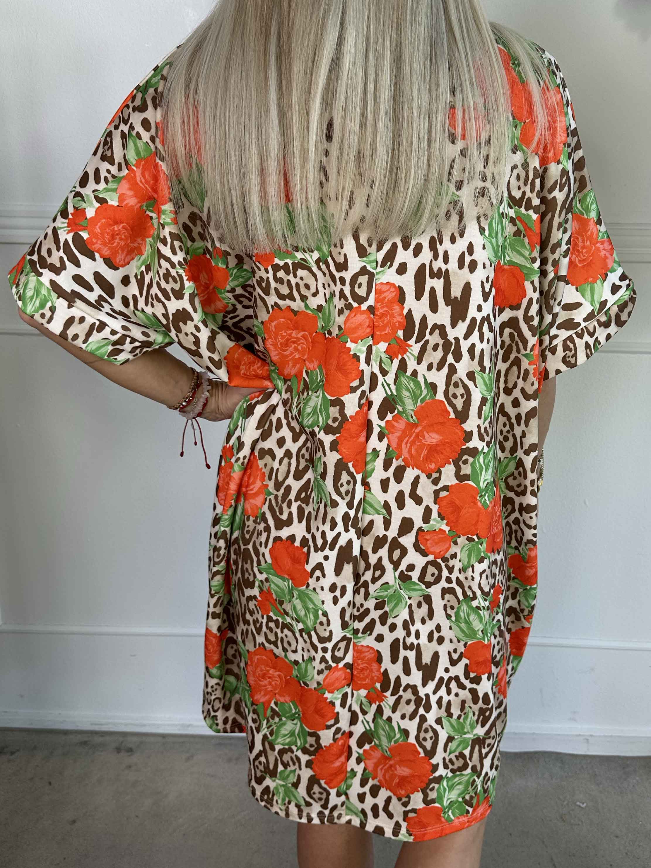 Mintu Leo Dress - Blød t-shirtkjole i bomuld med leopardprint