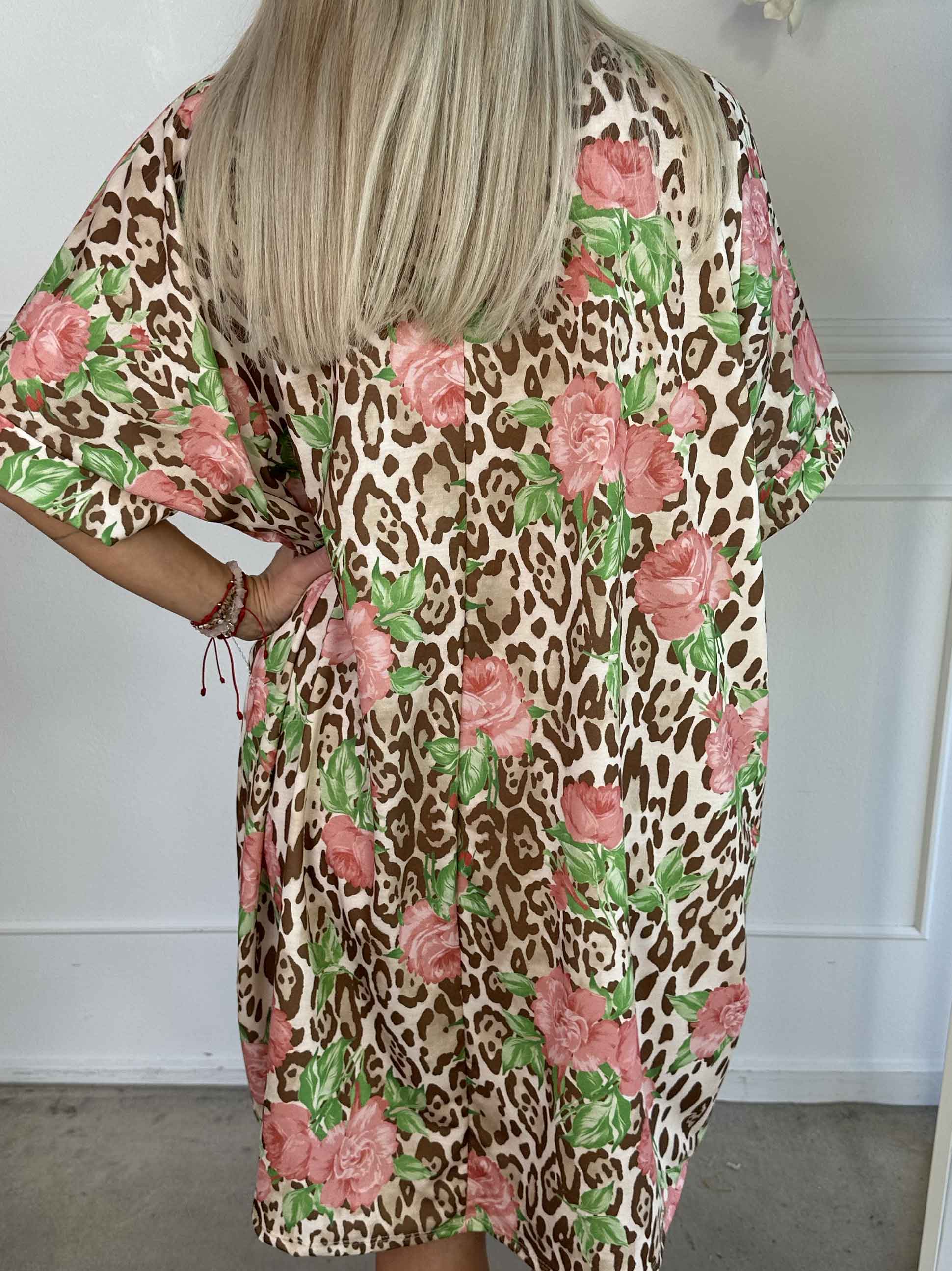 Mintu Leo Dress - Blød t-shirtkjole i bomuld med leopardprint