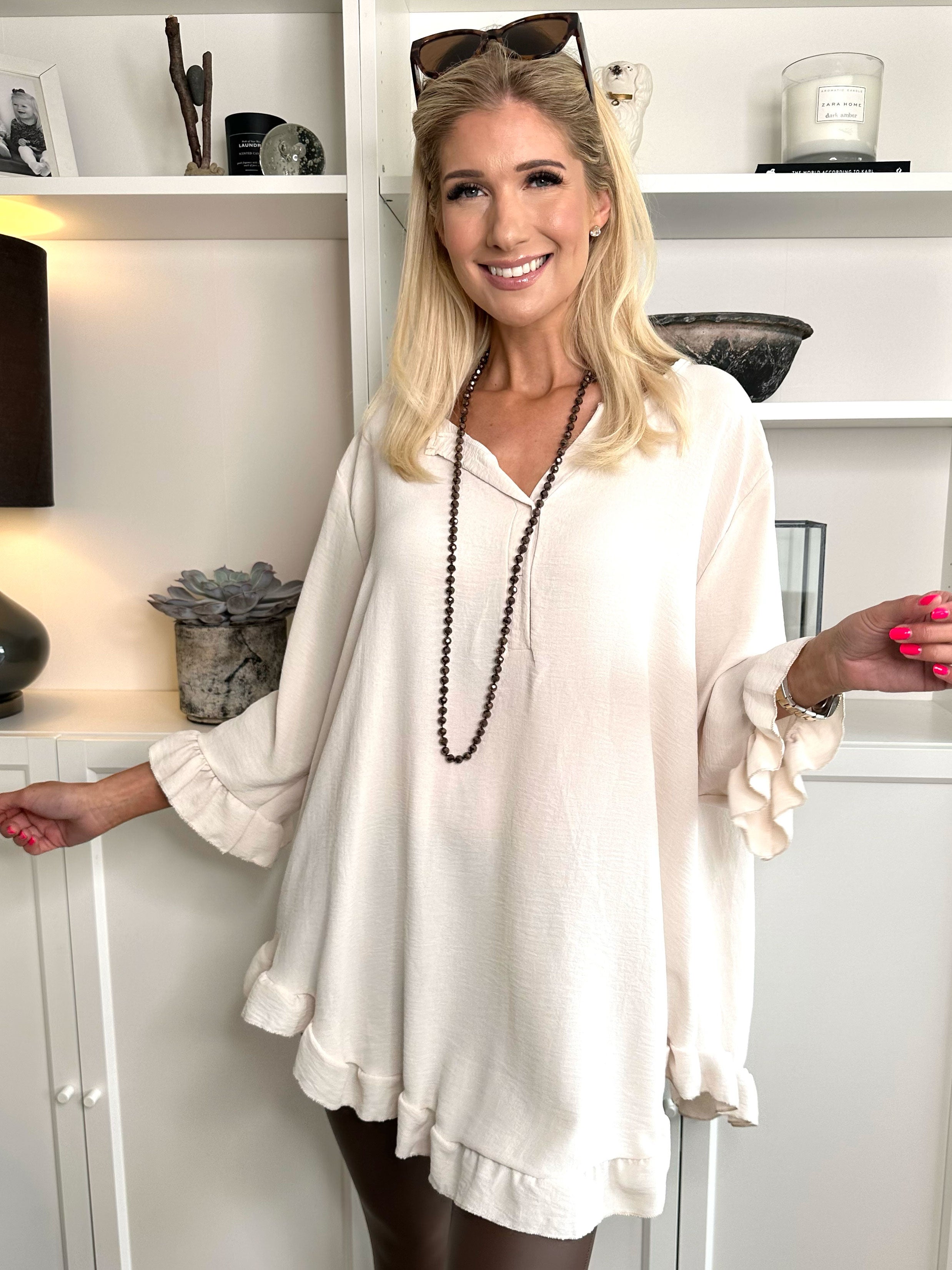 Mio Long - Sød tunika med flæsekanter