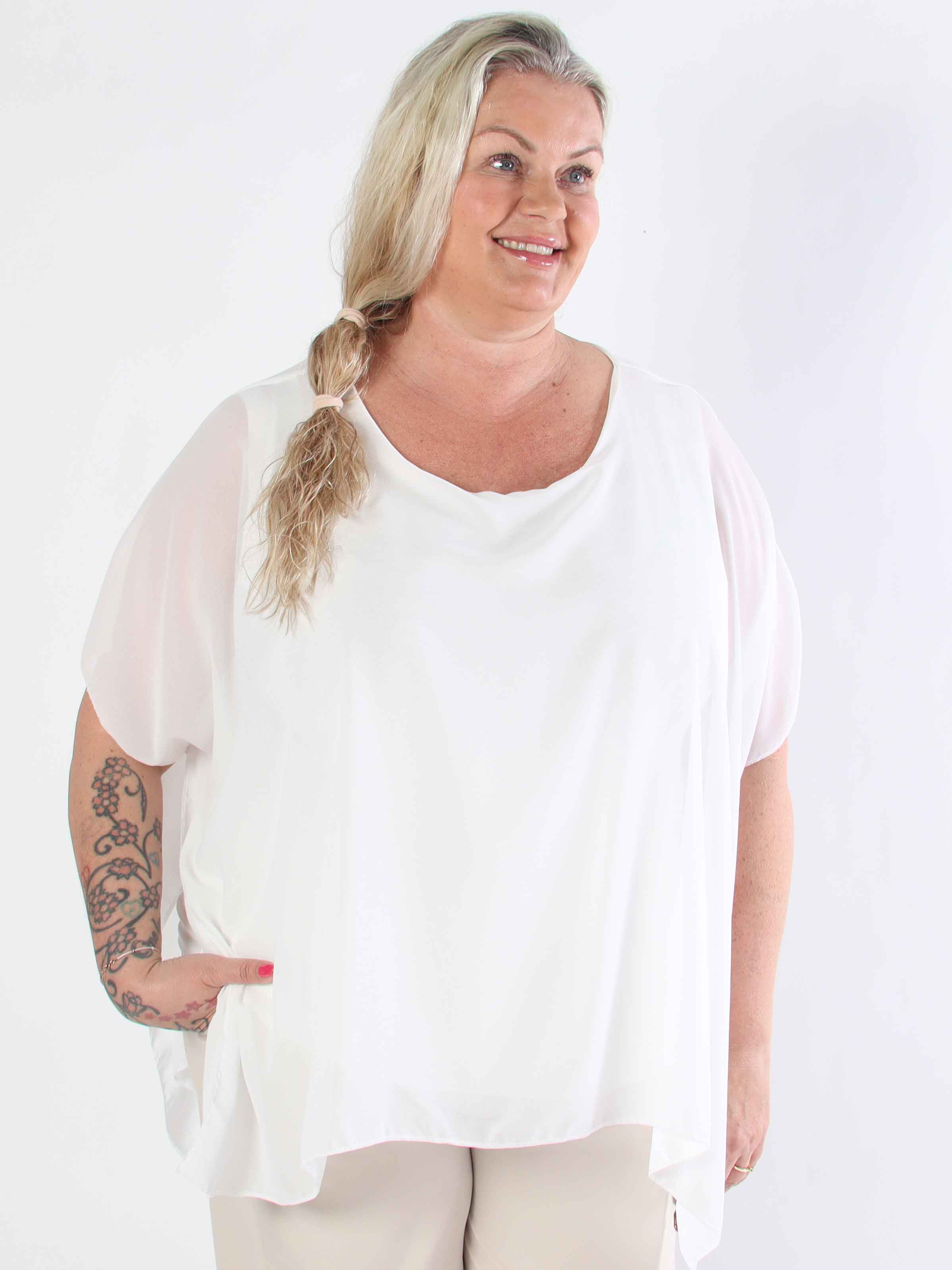 Mirabella Plain Shirt - Sød plus size tunika med løst chiffonlag