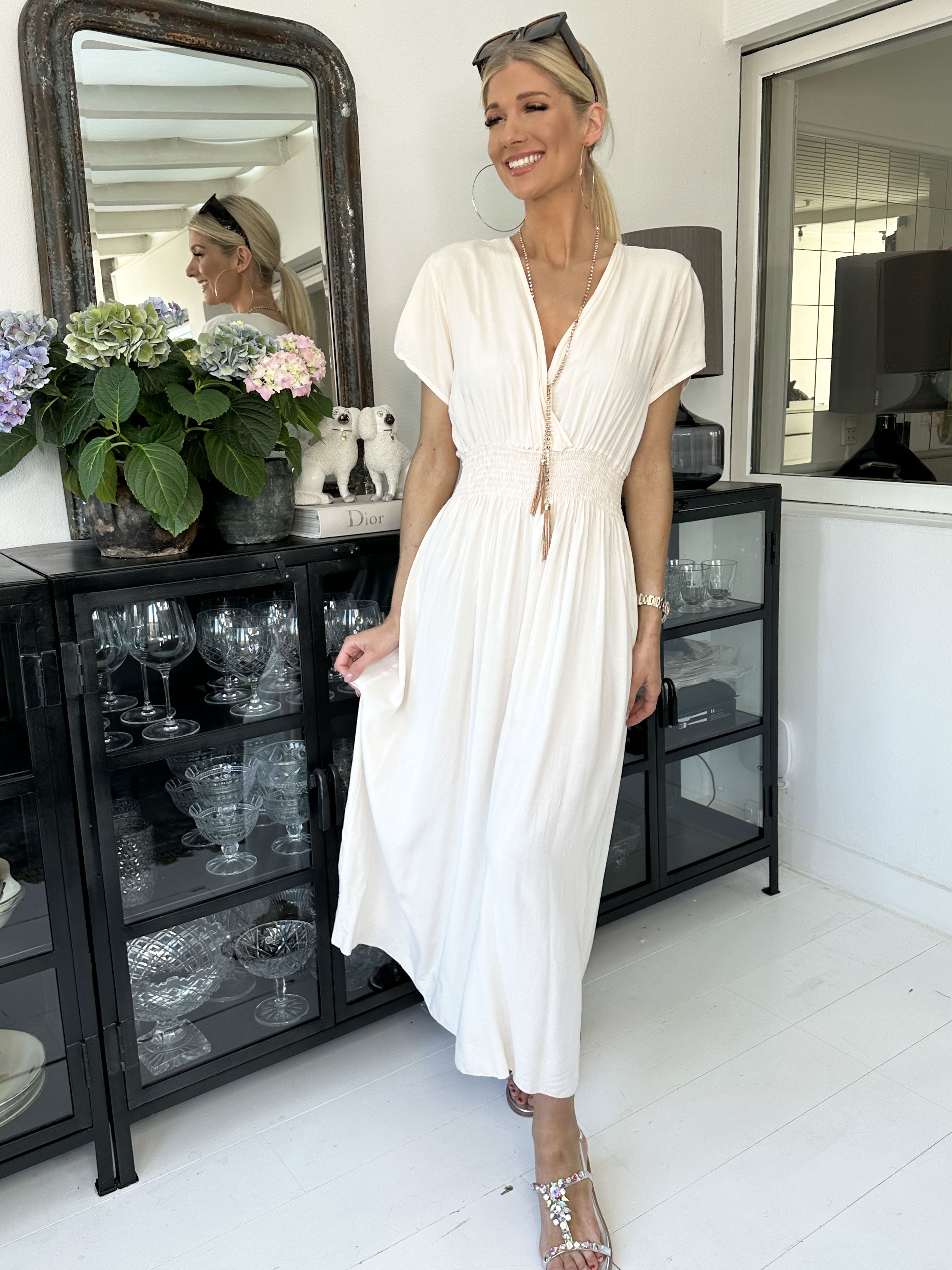 Misha - Sød lang plain kjole i viskose med smock