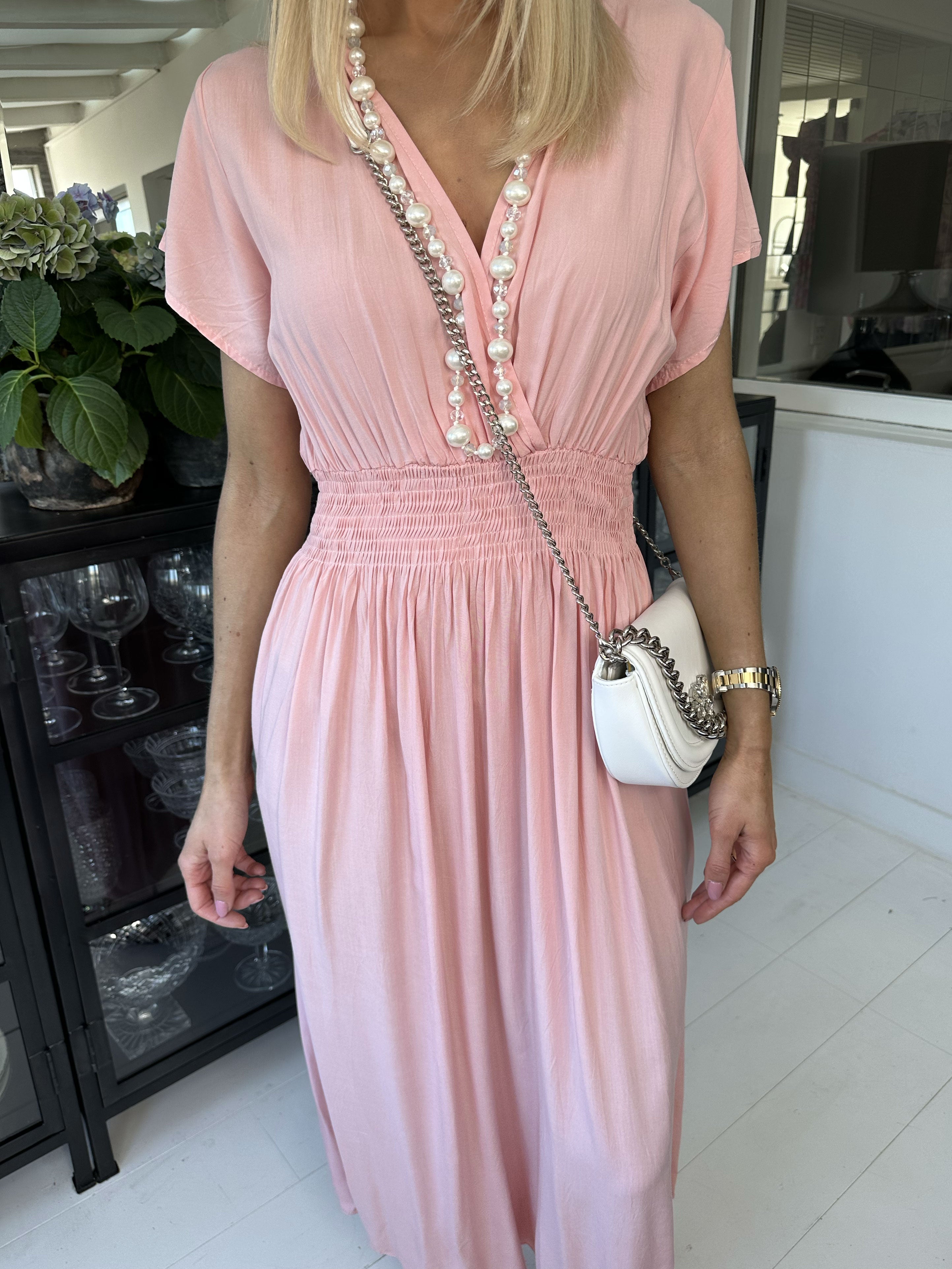 Misha - Sød lang plain kjole i viskose med smock