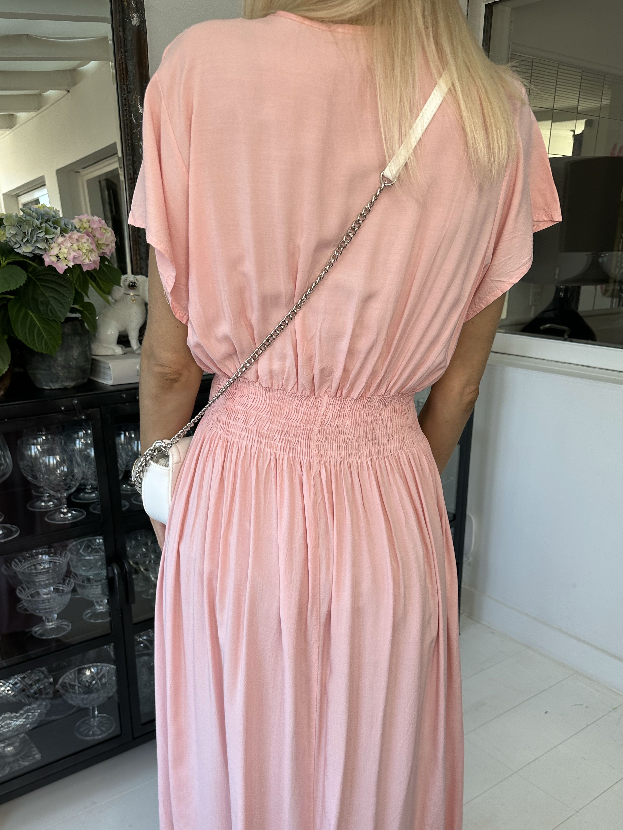 Misha - Sød lang plain kjole i viskose med smock