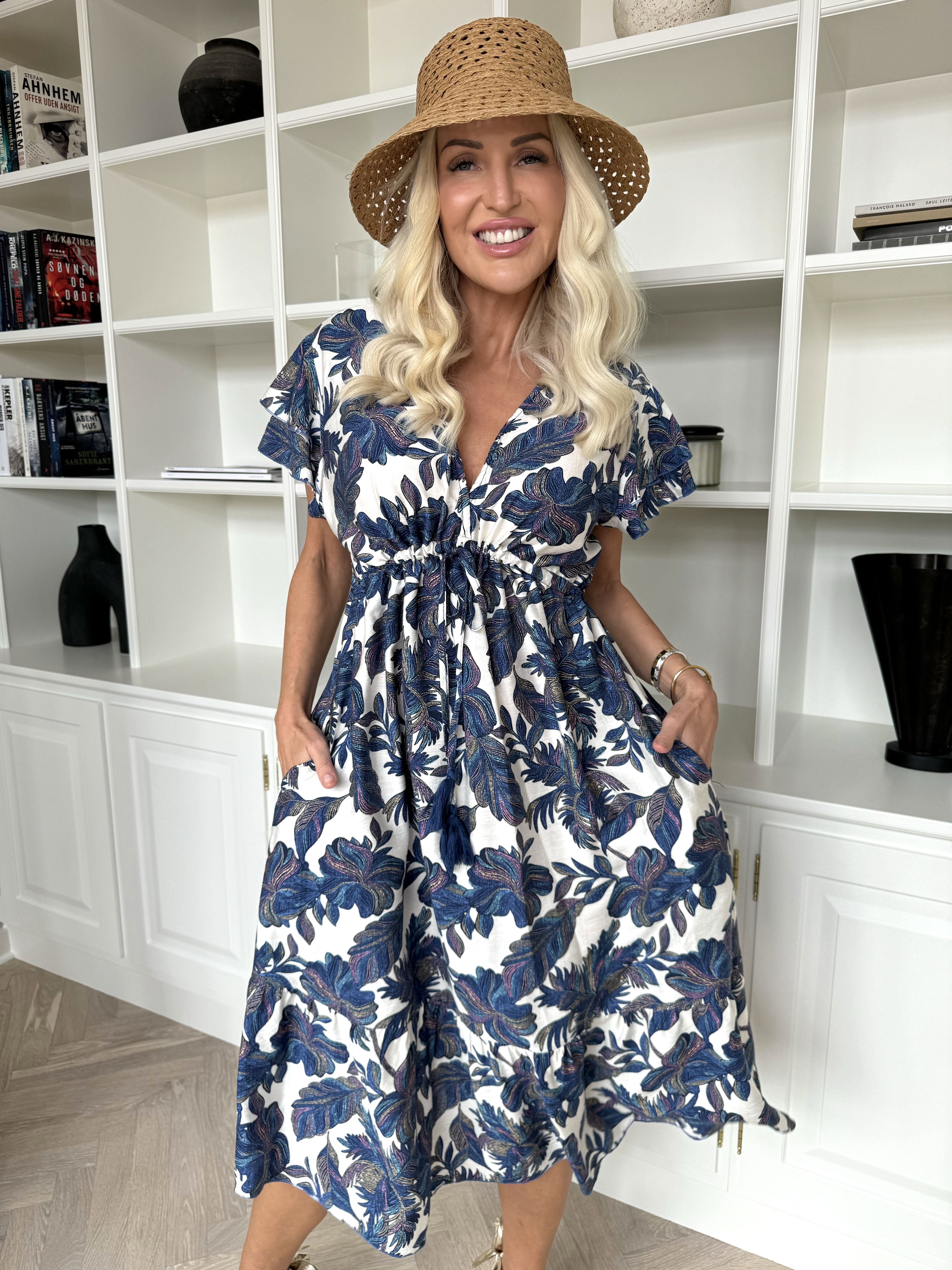 Nala - Tunikakjole i viskose med bindebånd under brystet