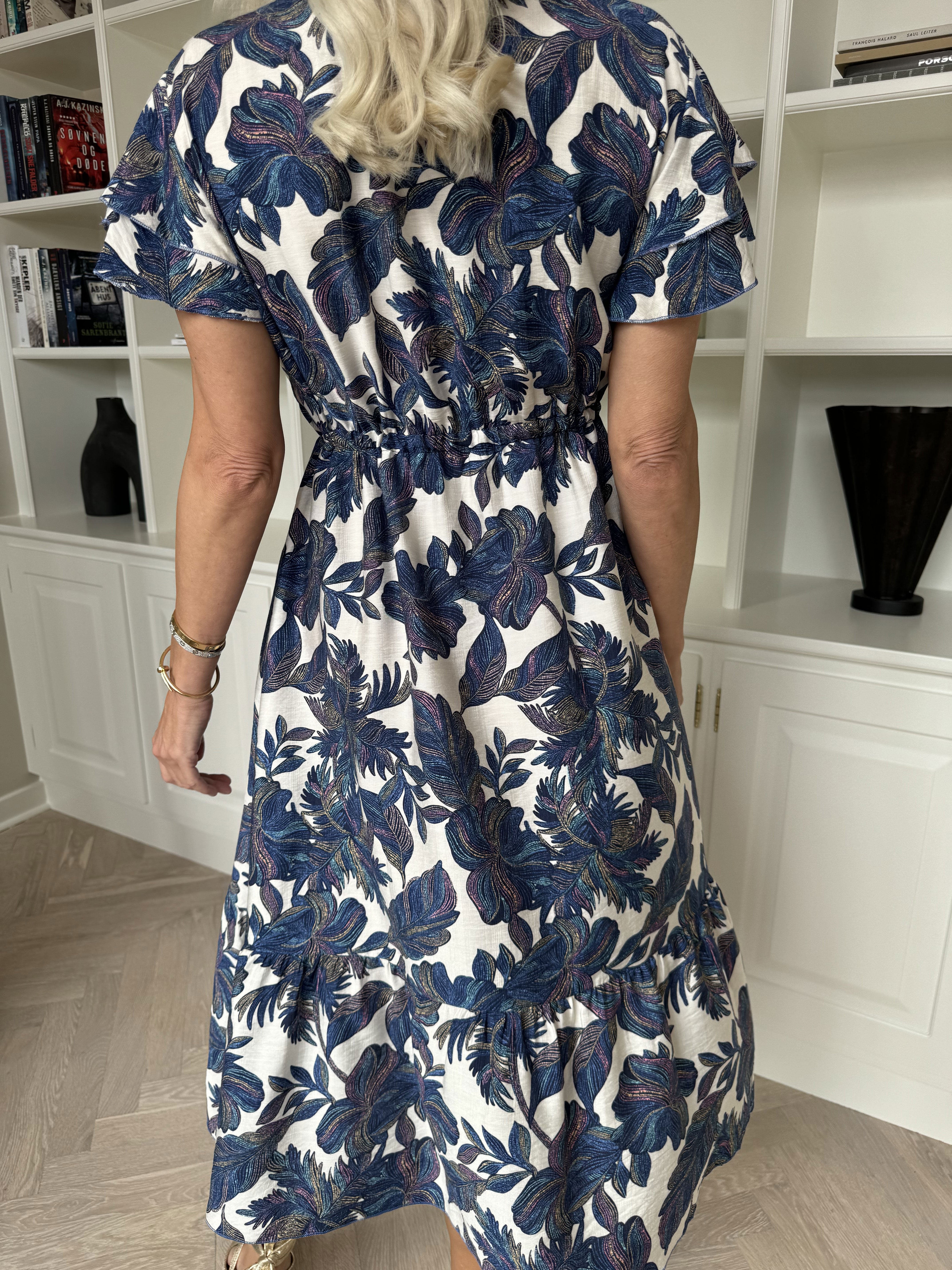 Nala - Tunikakjole i viskose med bindebånd under brystet