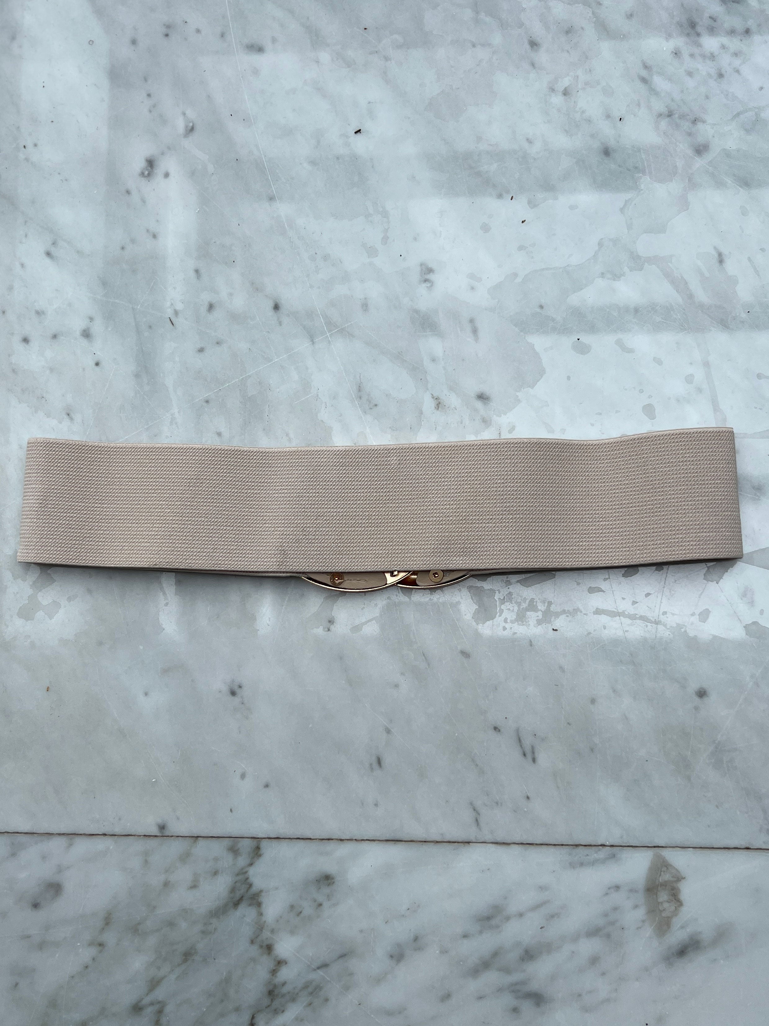 Nanna - Bredt elastisk taljebælte med guldspænde