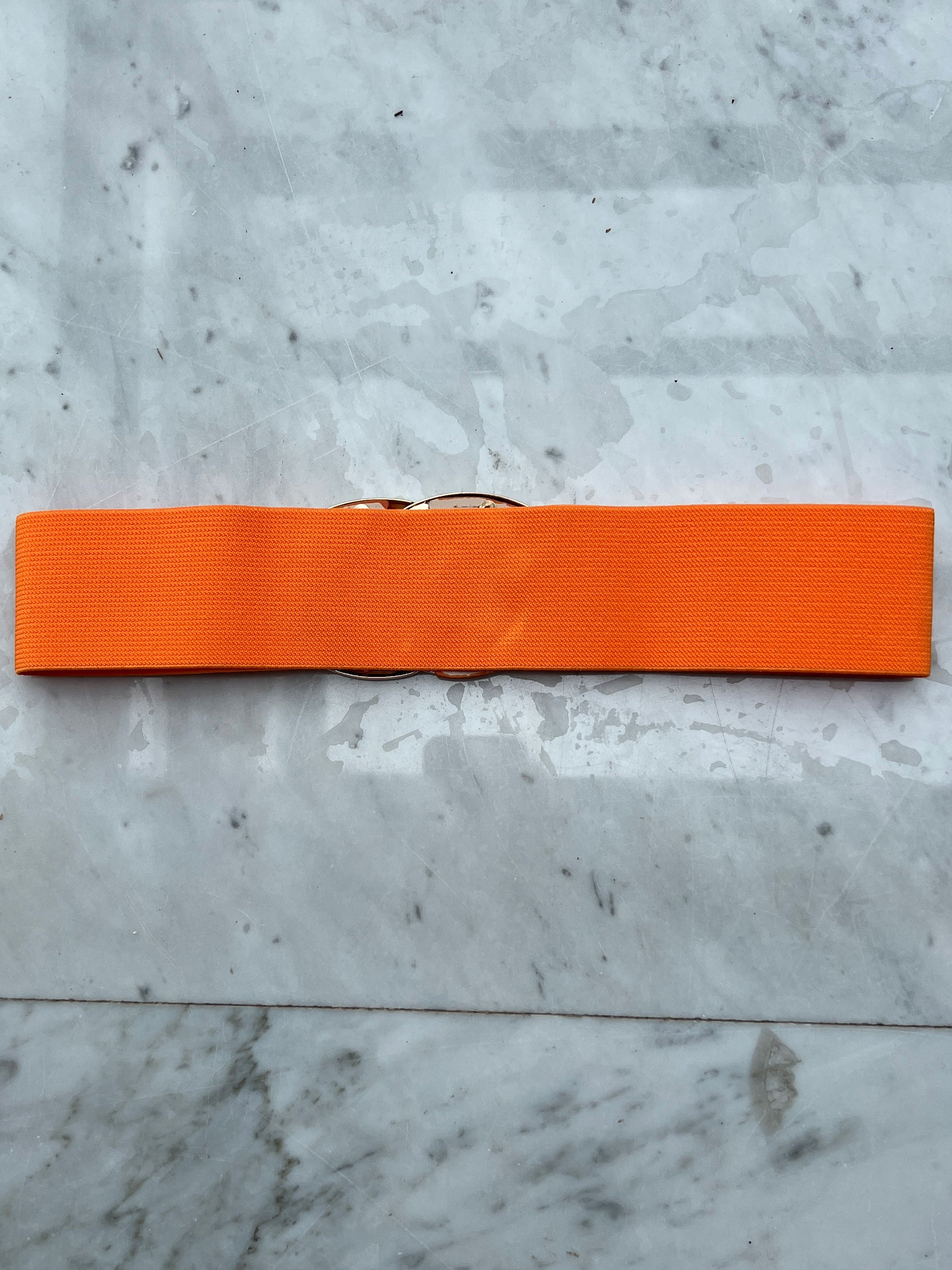 Nanna - Bredt elastisk taljebælte med guldspænde