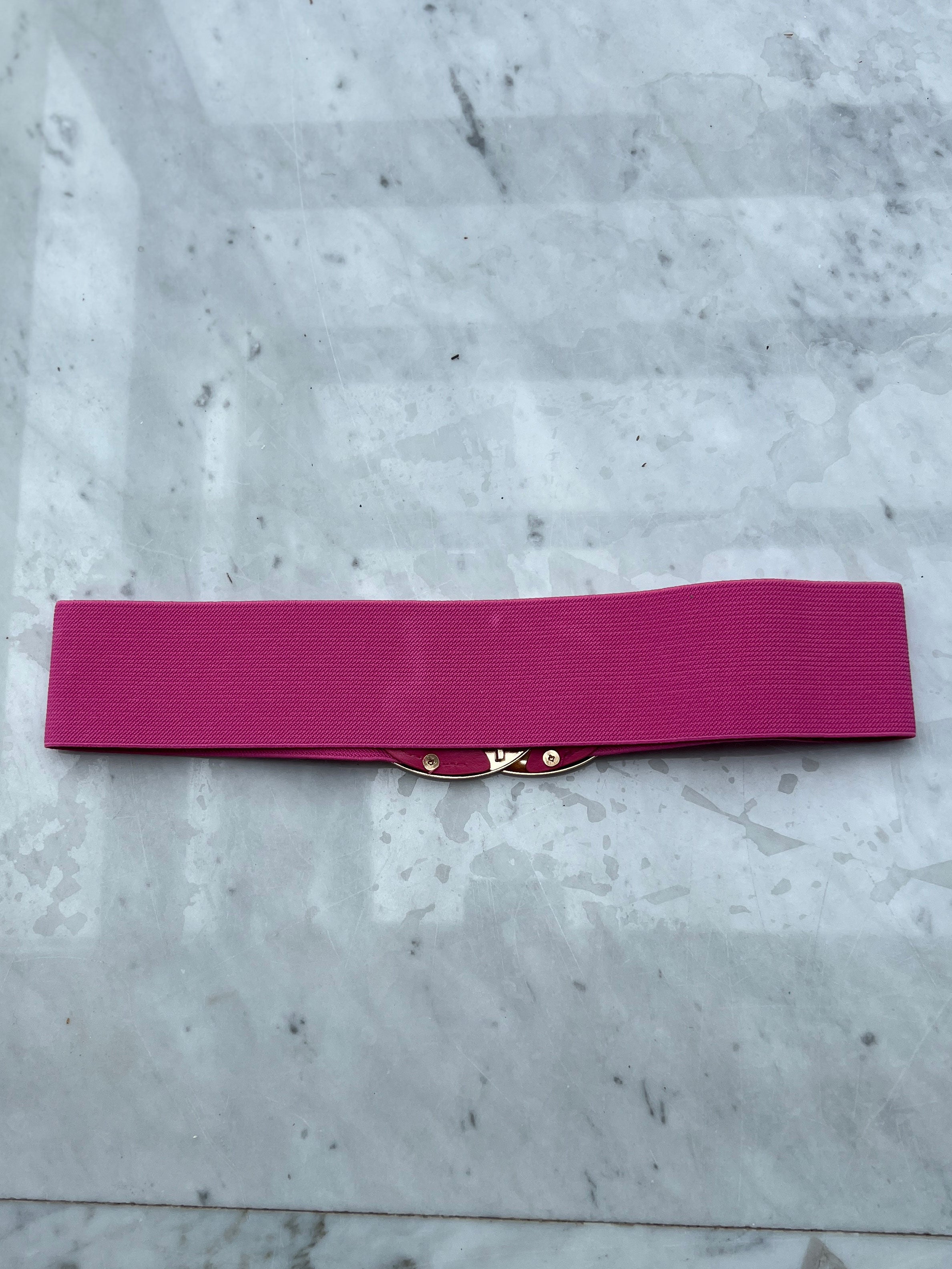 Nanna - Bredt elastisk taljebælte med guldspænde