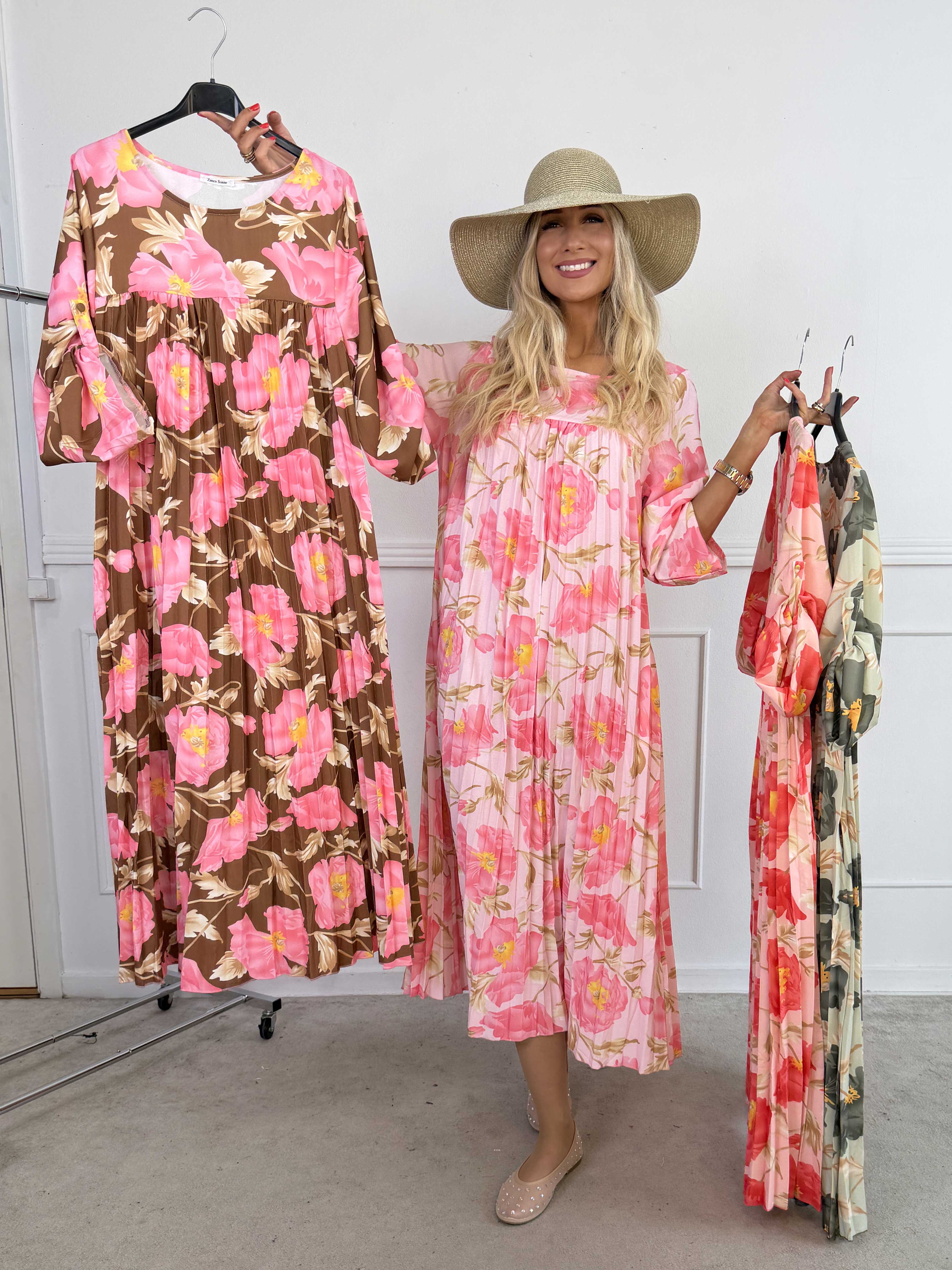 Nannie Botanic - Lang plisseret kjole med blomstermotiver