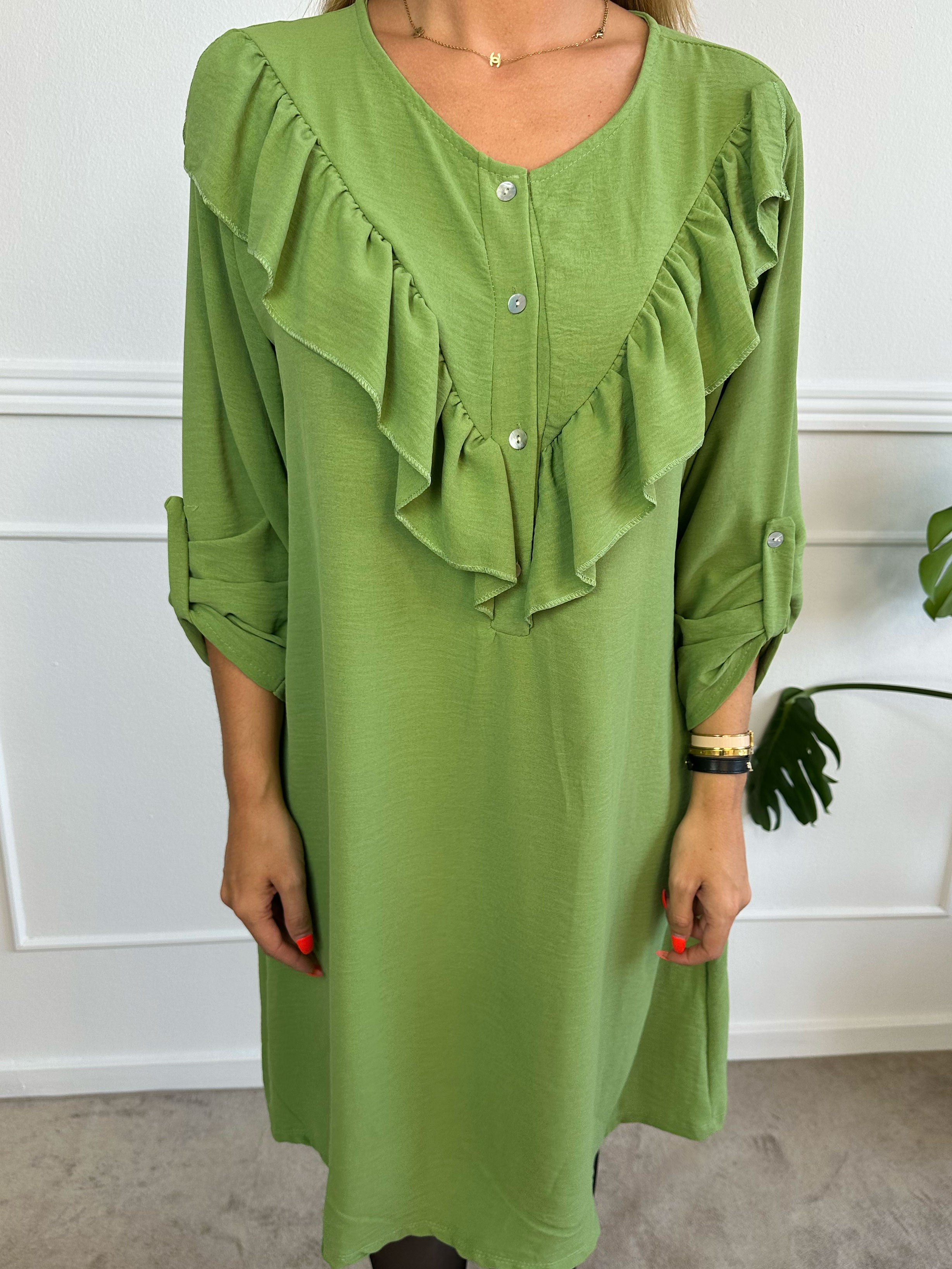 Nicola Dress - Sød kjole med flæser og knapper