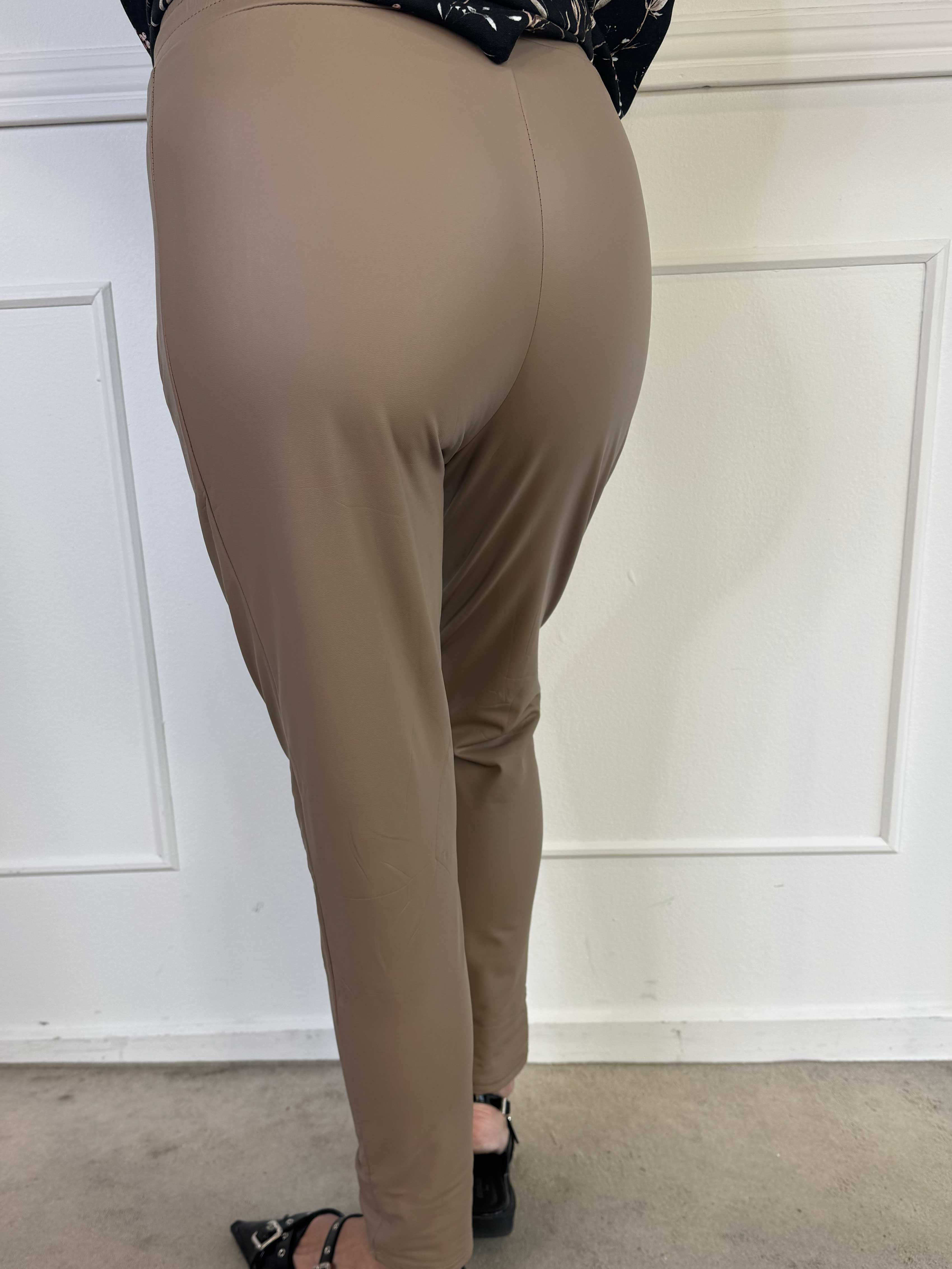 Niddi - Løse bukser i læderlook