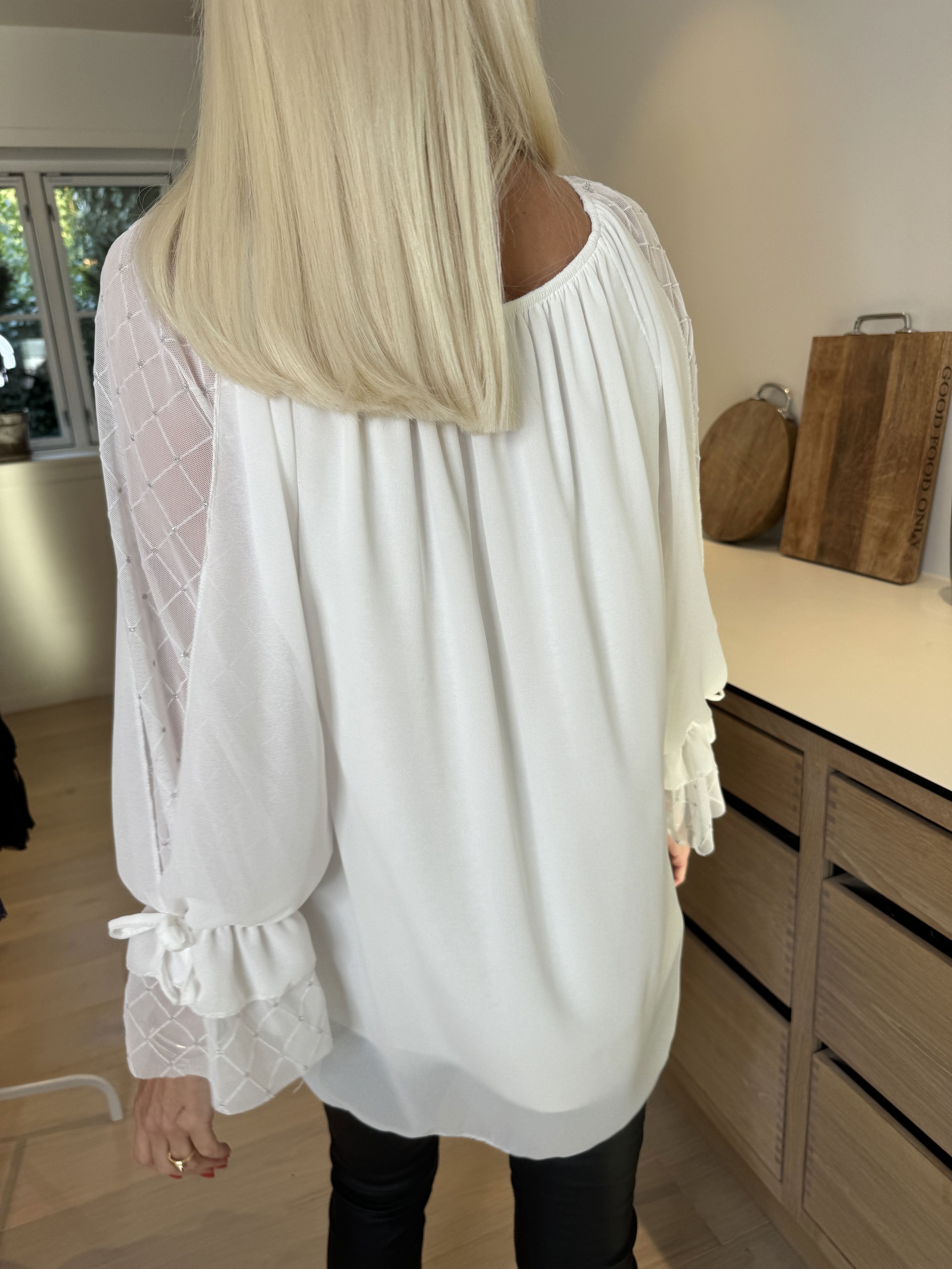 Ninell - Chiffontunika med flotte ærmer