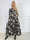 Noelle - Plus size lang kjole i viskose med lag-på-lag-look, fint roseprint og gulddetaljer