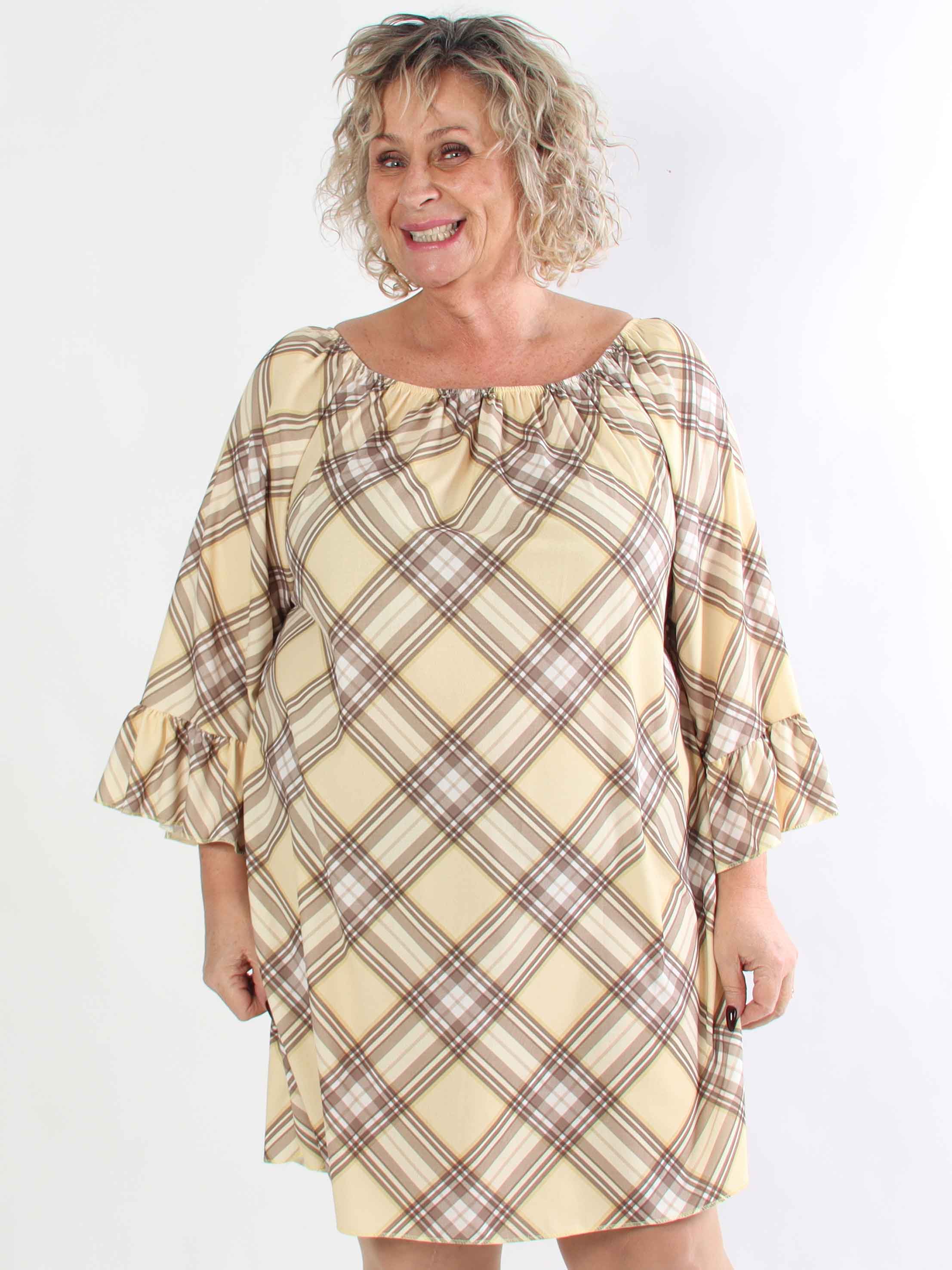 Nubia - Ternet plus size kjole i viskoseblanding med fine flæseærmer