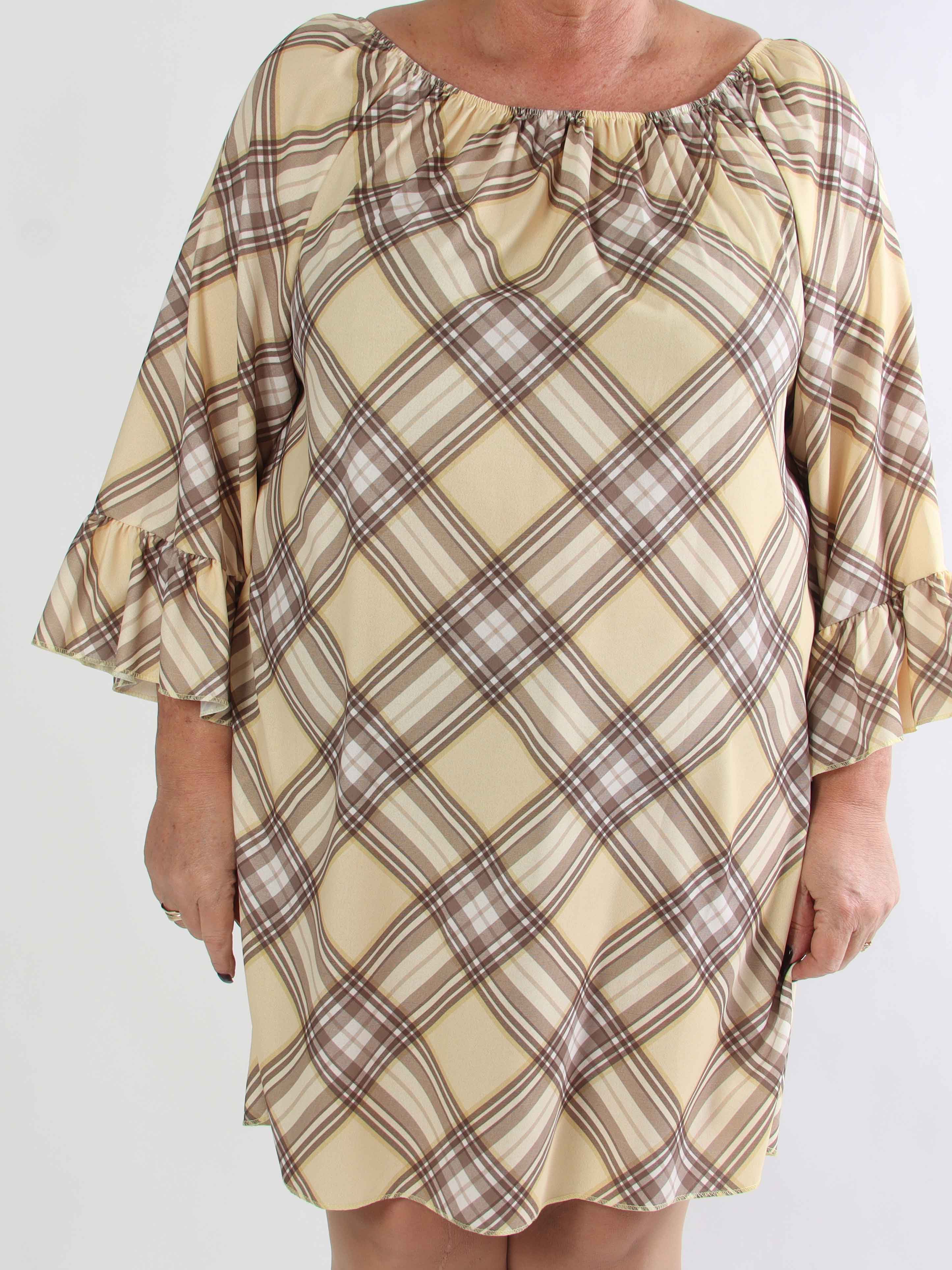 Nubia - Ternet plus size kjole i viskoseblanding med fine flæseærmer