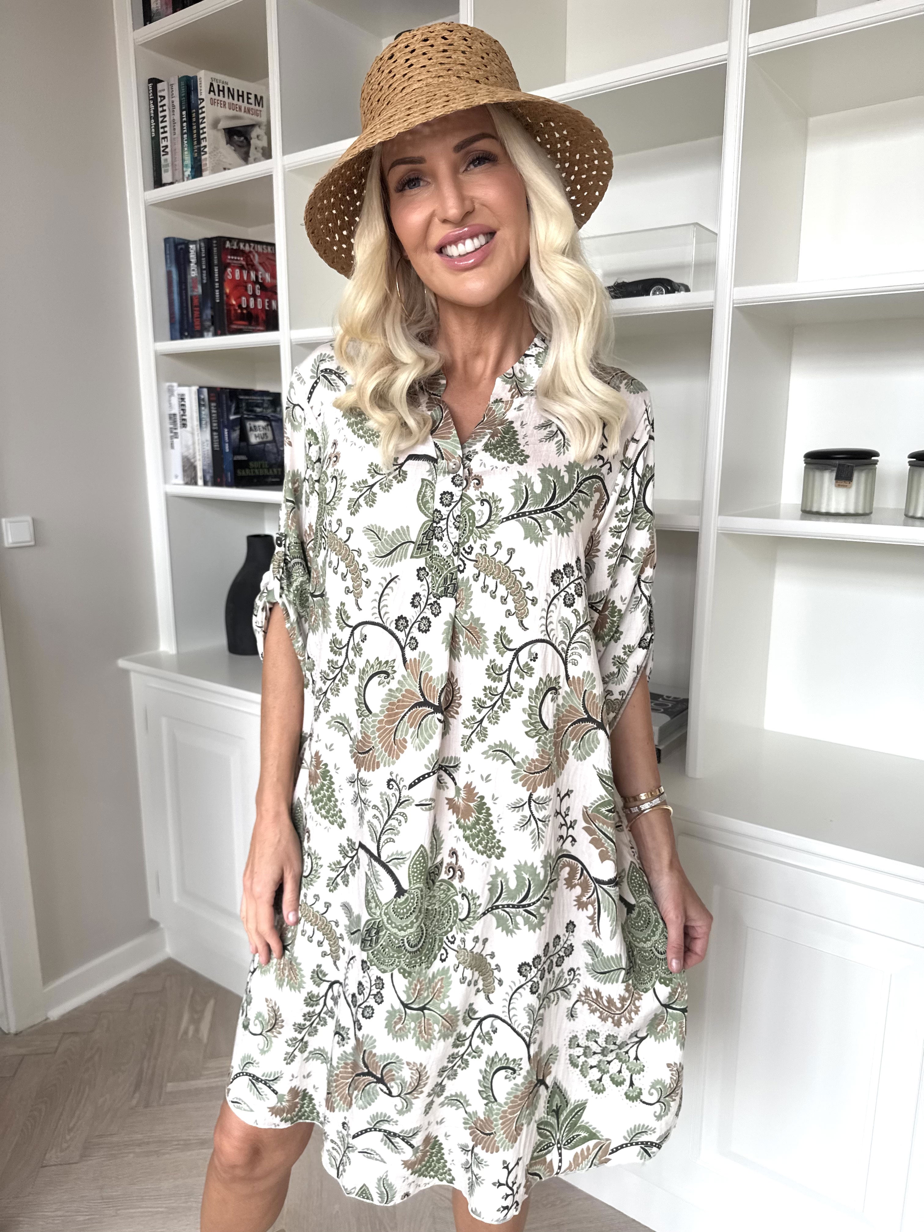 Nyah - Skjortekjole i viskose med print og knapper i udskæringen