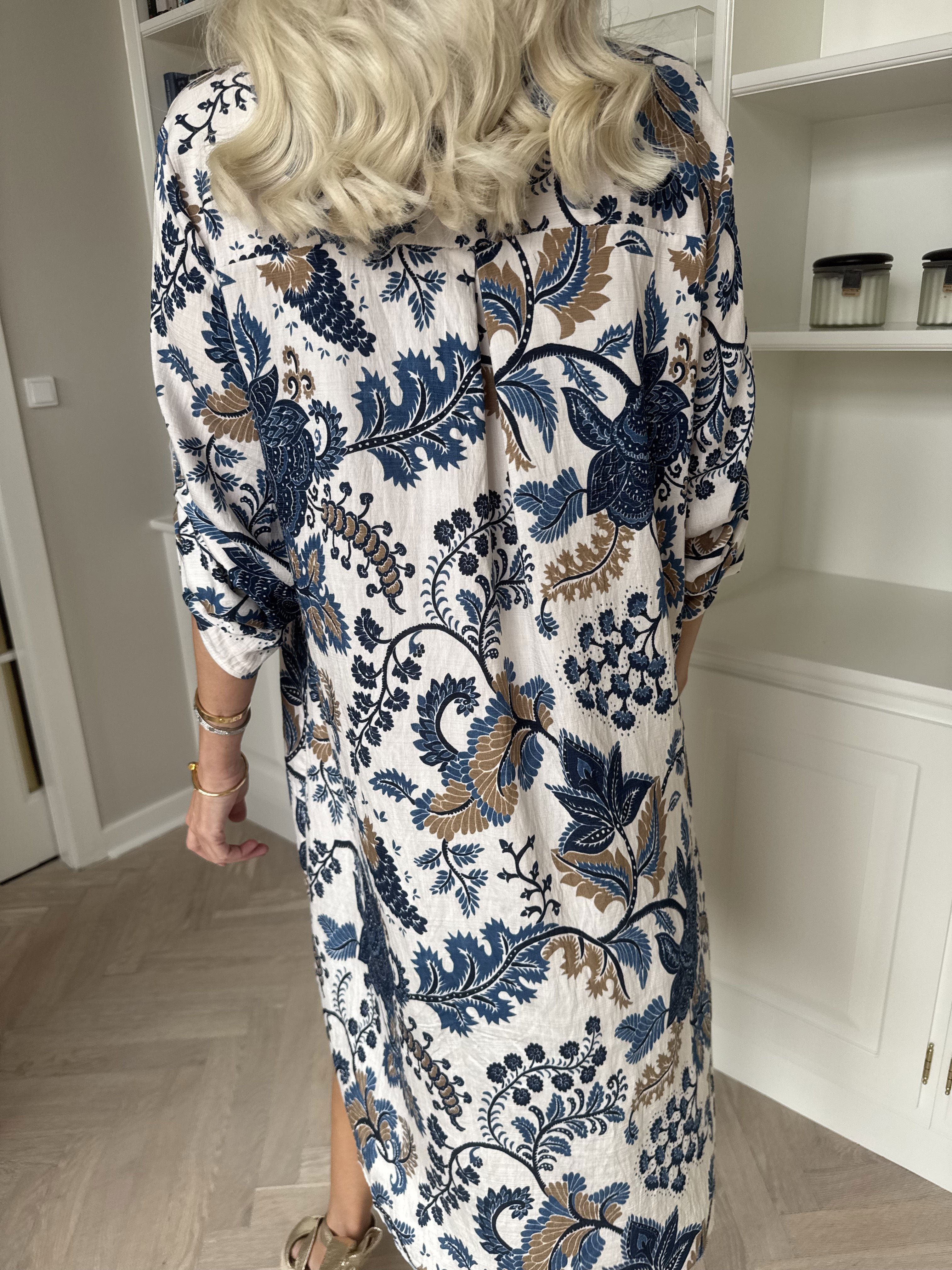 Nyah - Skjortekjole i viskose med print og knapper i udskæringen