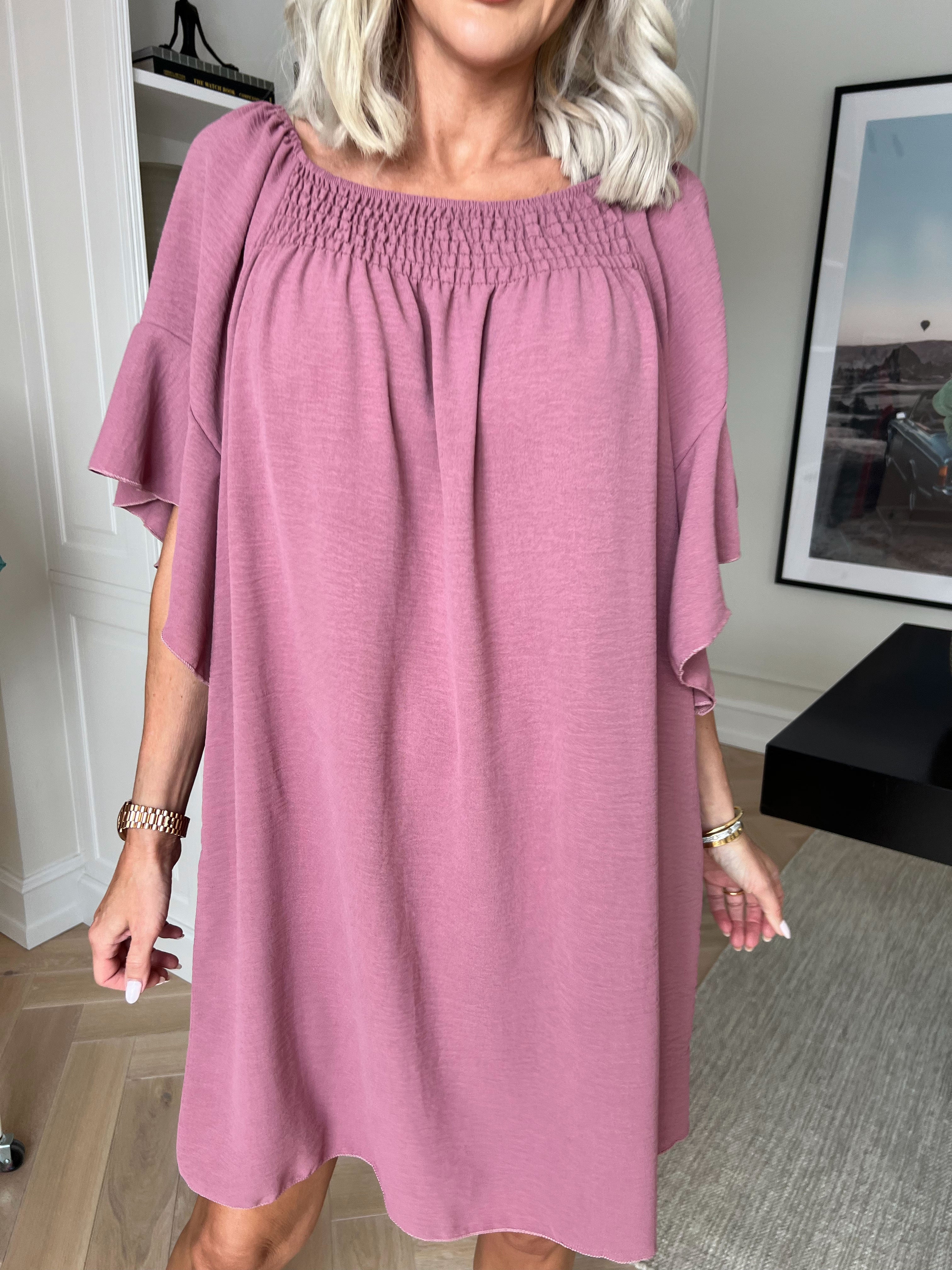 Octavia - Løs tunikakjole med elastikkant i udskæringen