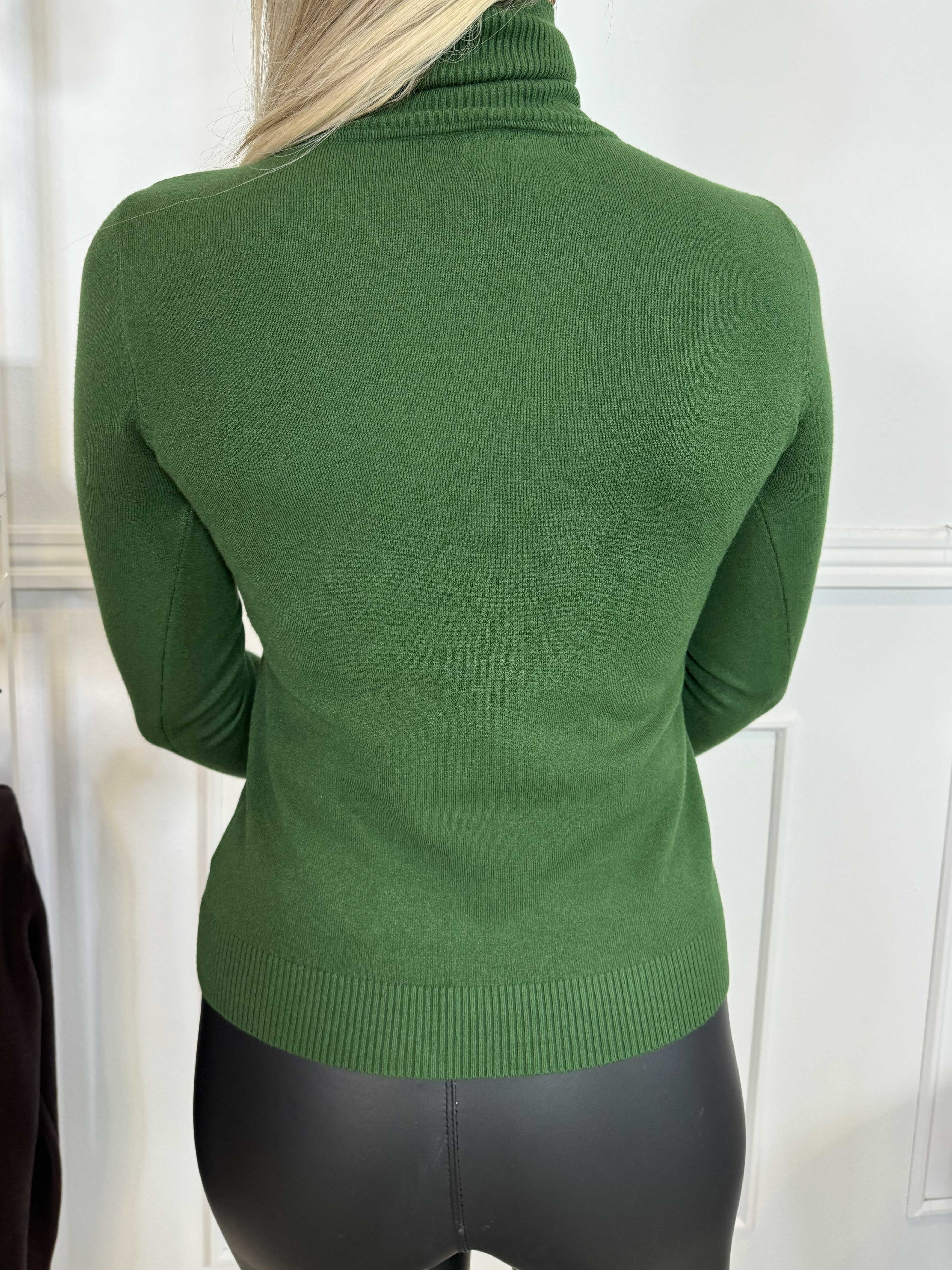 Oksana - Blød bluse i viskoseblanding med turtleneck