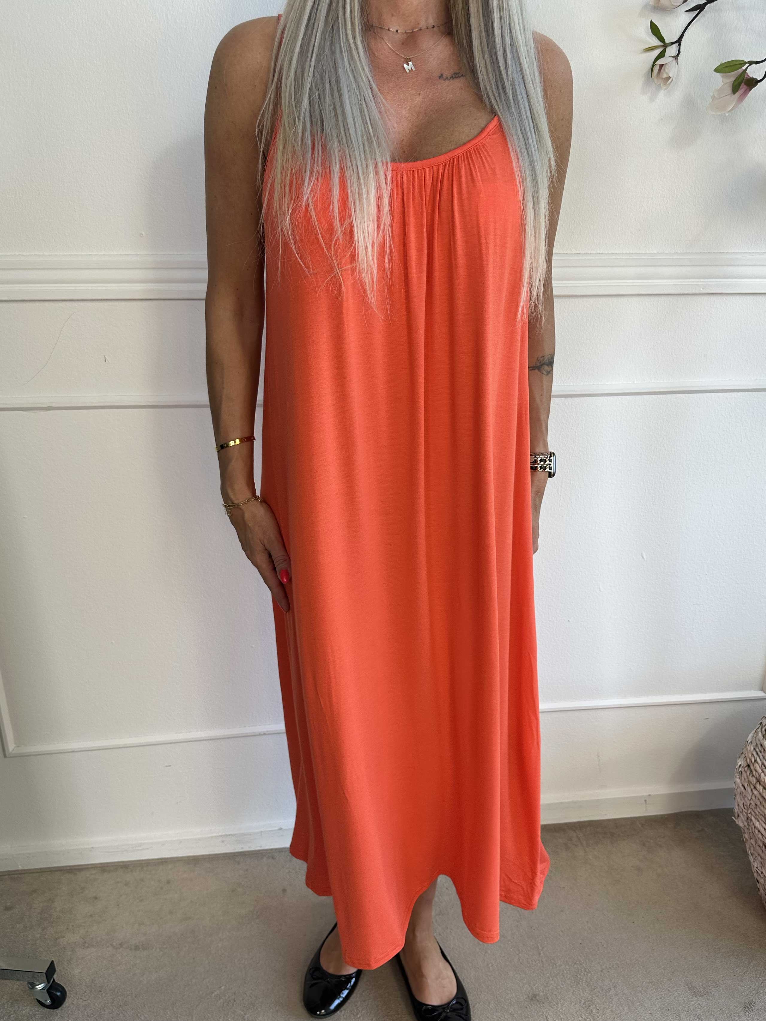 Olivia - Lang stropkjole i viskose