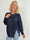 Ondine - Blød og elegant strikbluse med fine hvide perler og lille slids