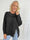 Ondine - Blød og elegant strikbluse med fine hvide perler og lille slids