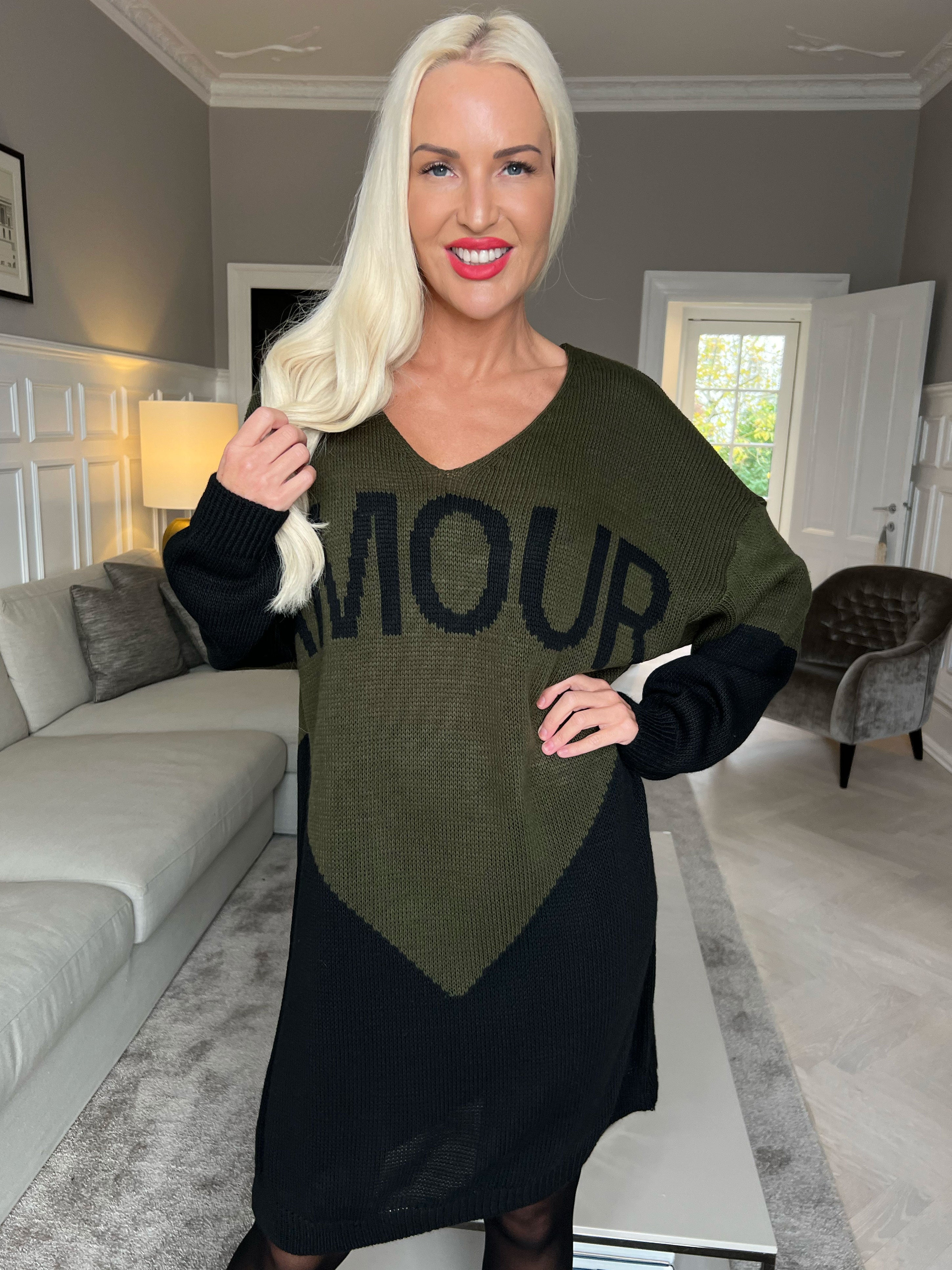 Palermo - Tofarvet strikkjole med amour stående