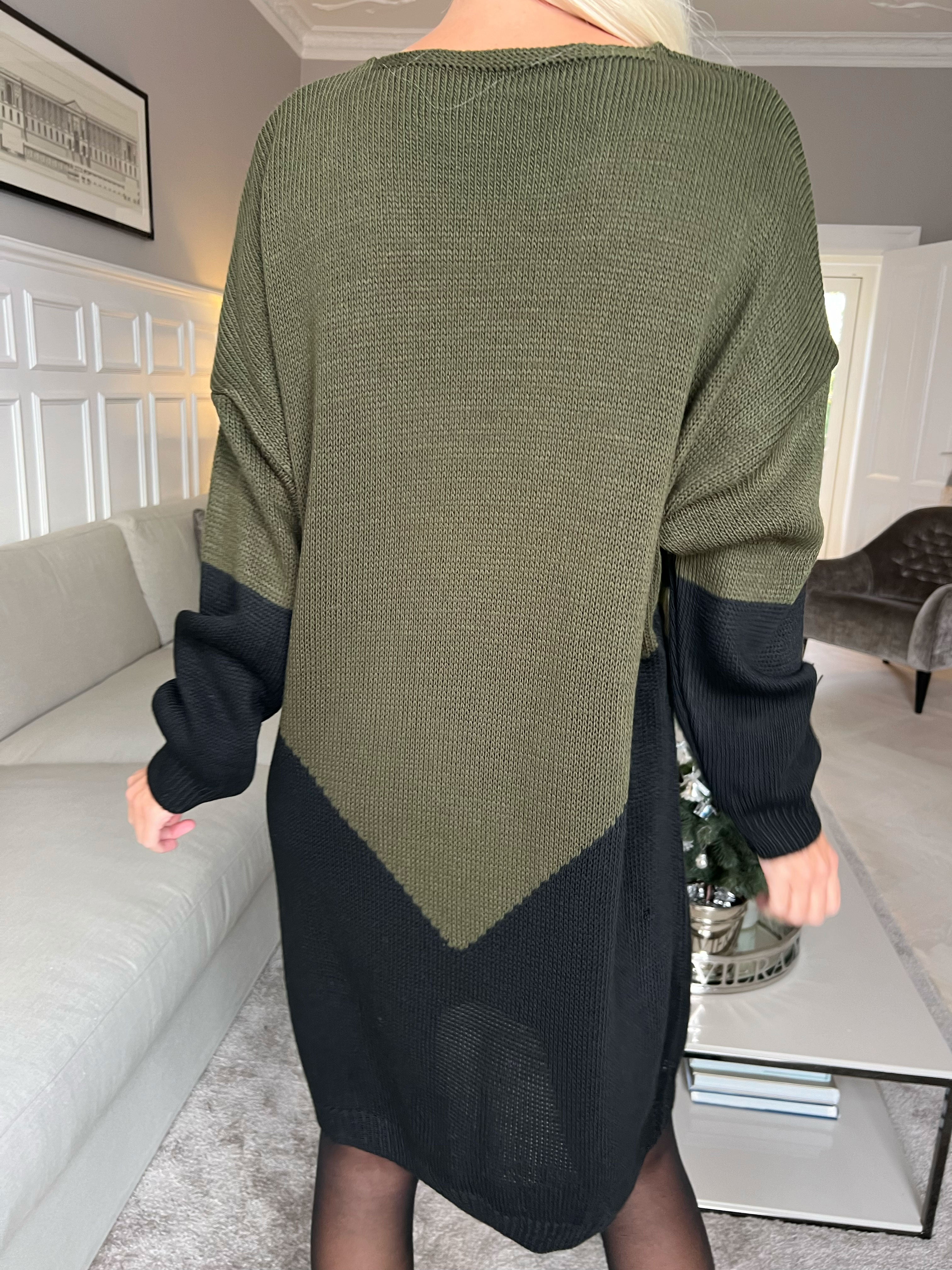 Palermo - Tofarvet strikkjole med amour stående