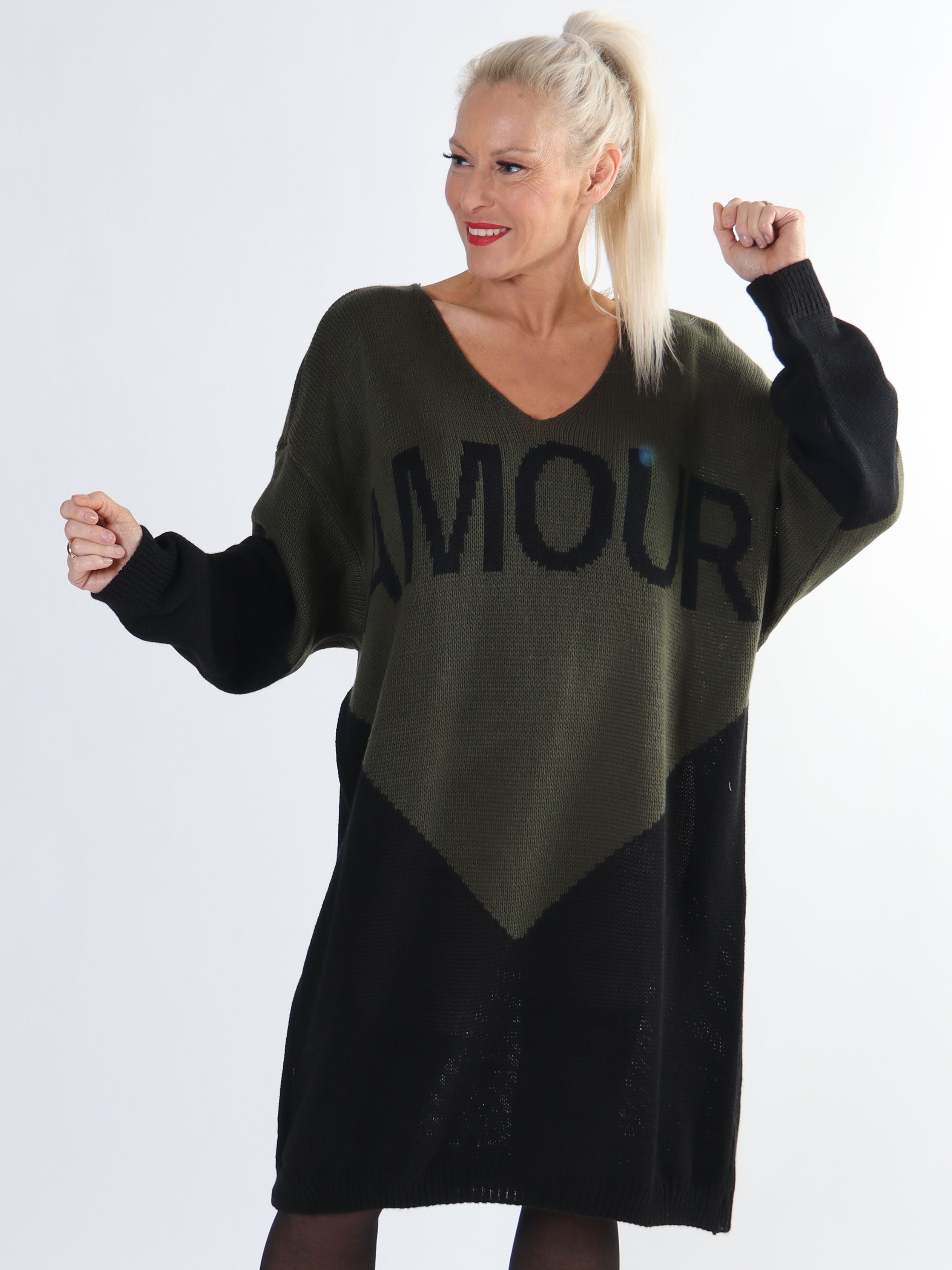 Palermo - Tofarvet plus size strikkjole med amour stående