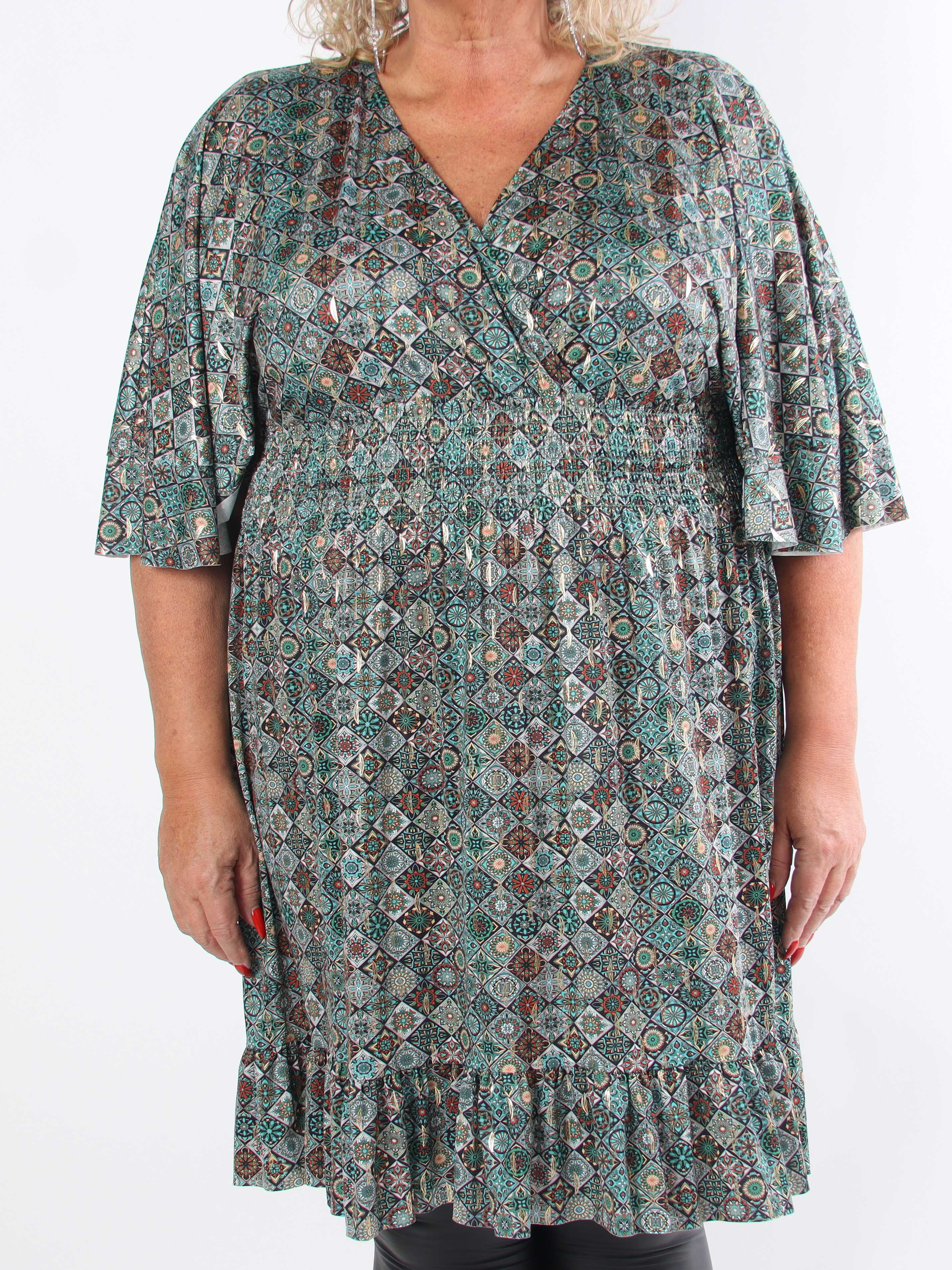 Pamela Mosaic Short - Elastisk plus size kjole med flæser og smock