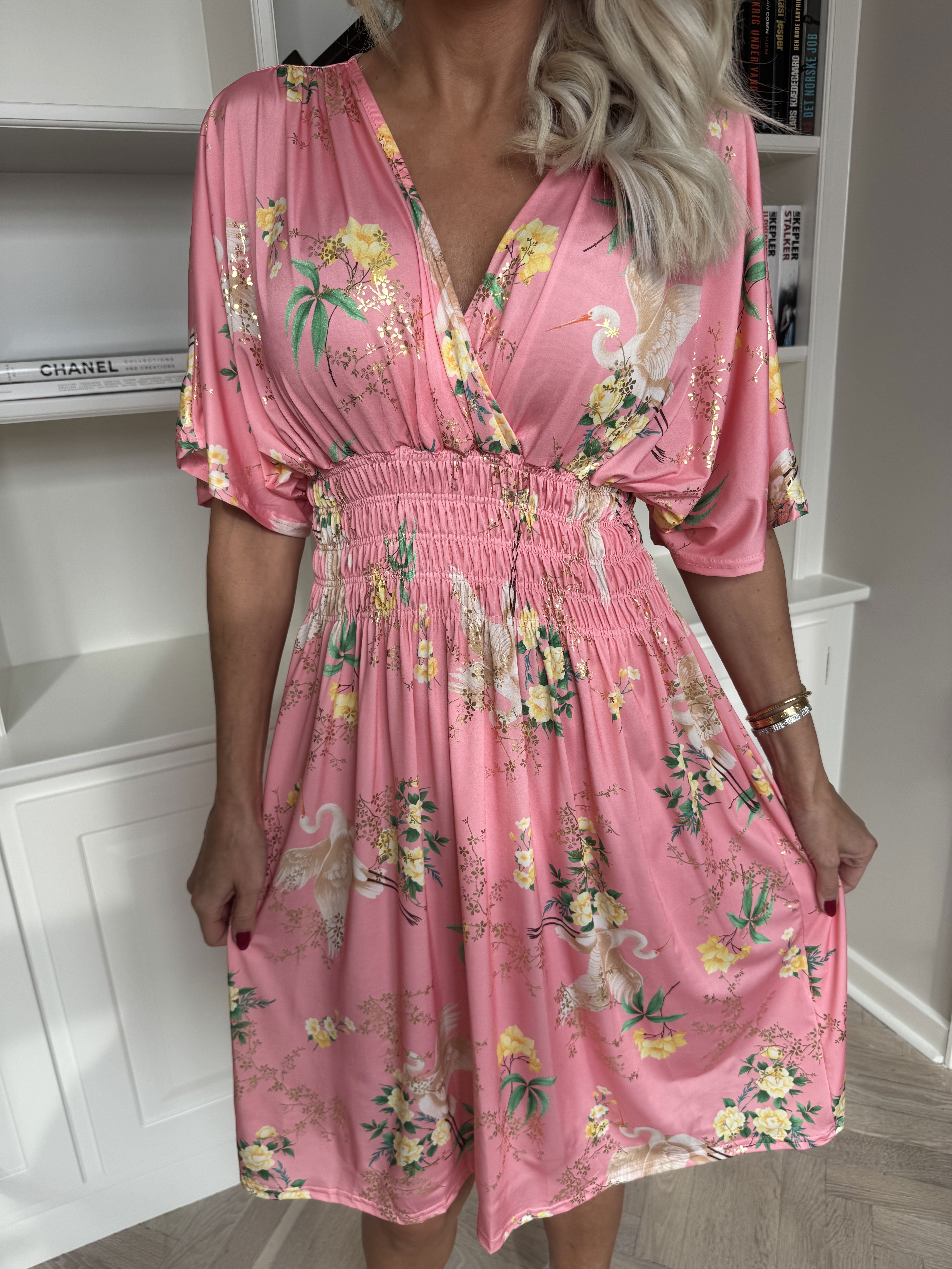 Pams Fly Short - Elastisk kjole med blomster- og fugleprint