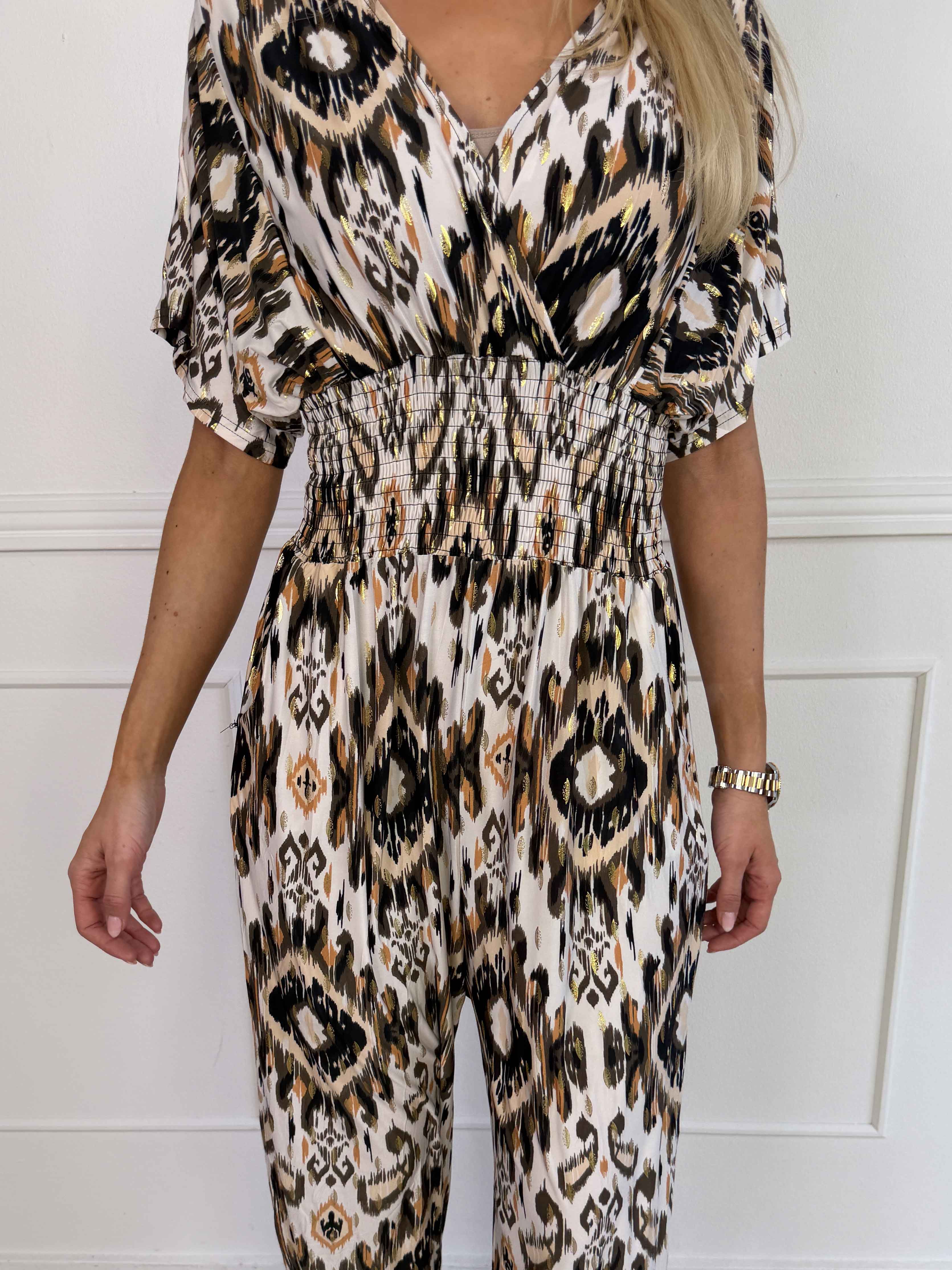 Pams Artsy Jumpsuit - Elastisk mønstret buksedragt med guld dutter