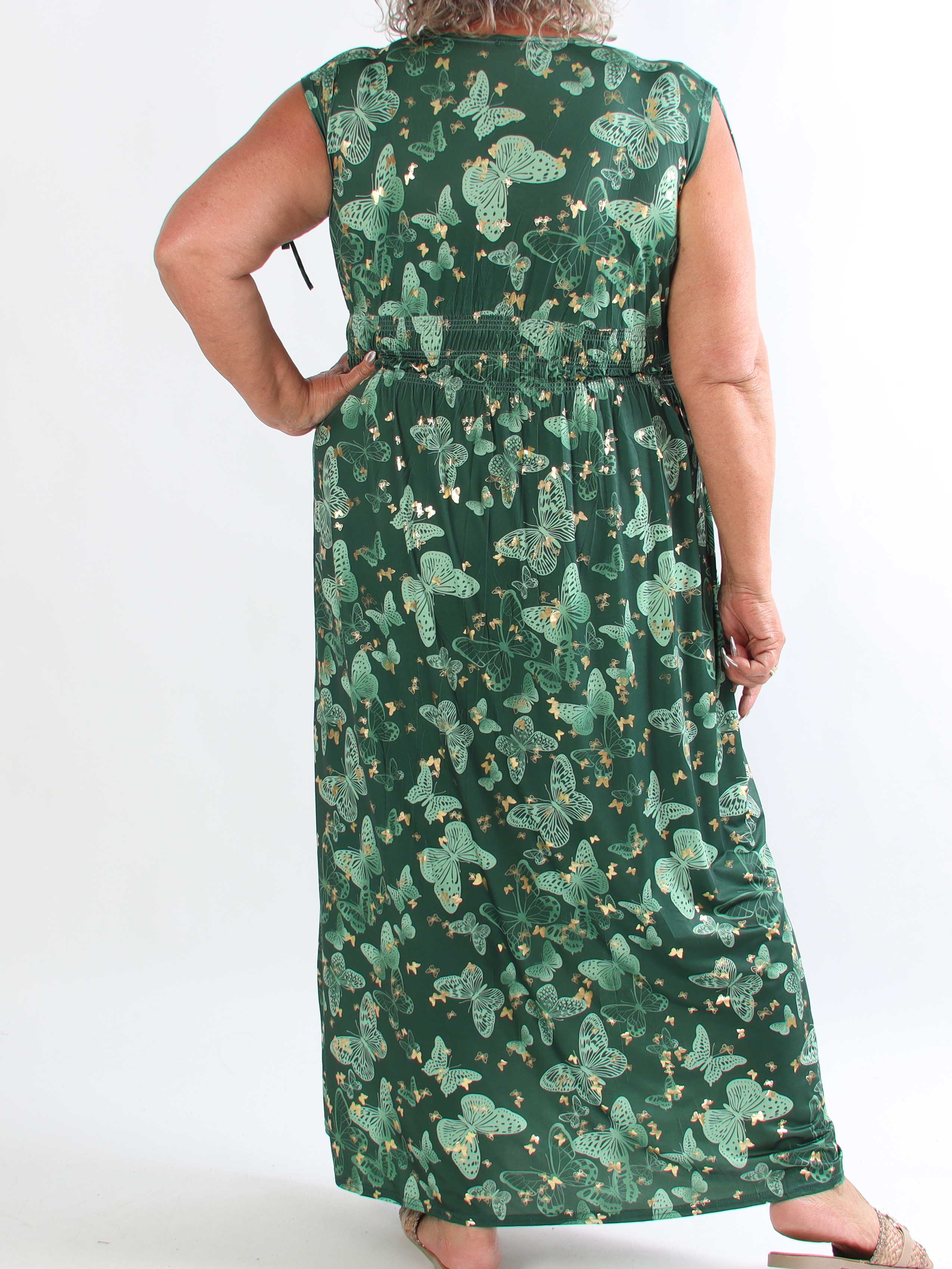 Pams Butterfly Sleeveless - Lang plus size kjole med sommerfugleprint og gulddetaljer