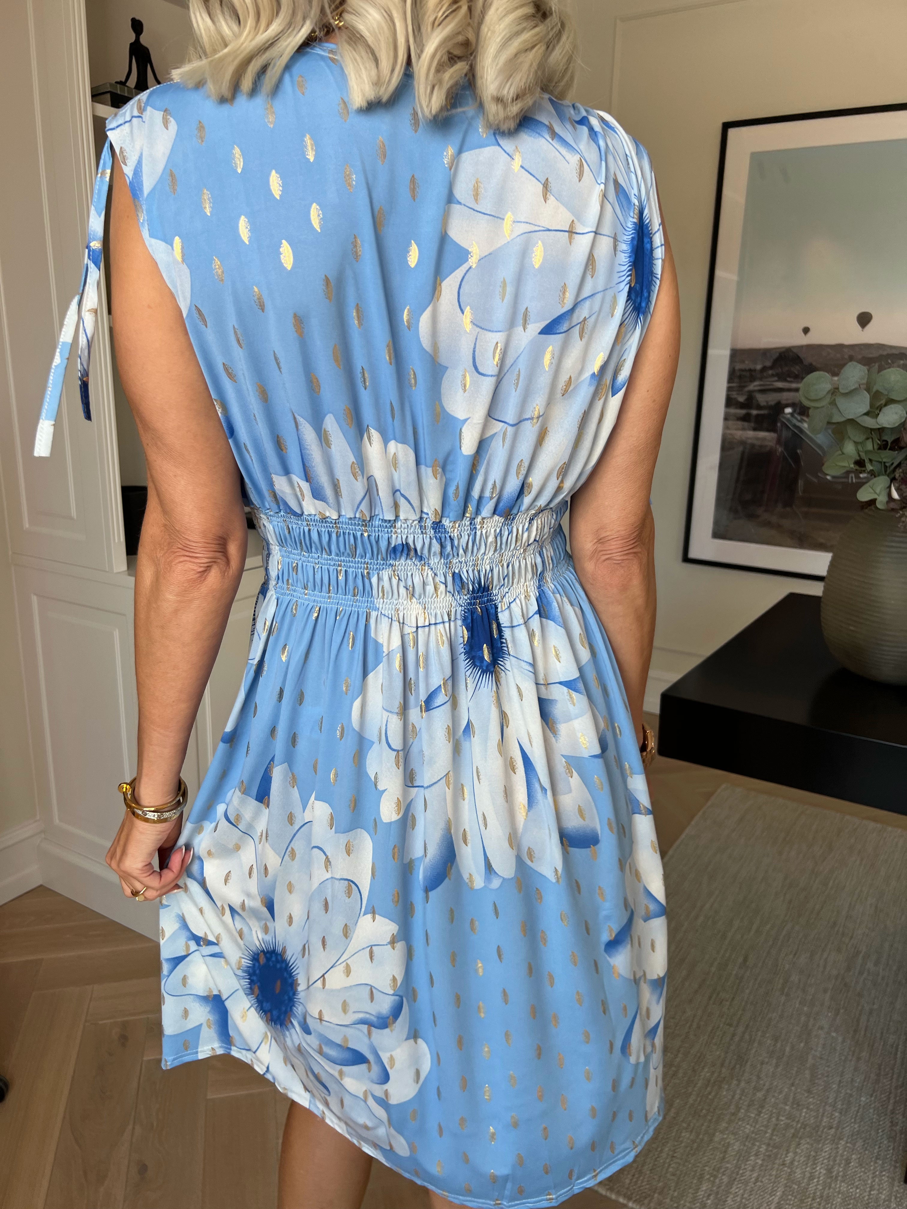 Pams Eden Short - Kort elastisk kjole med blomster og guld detaljer