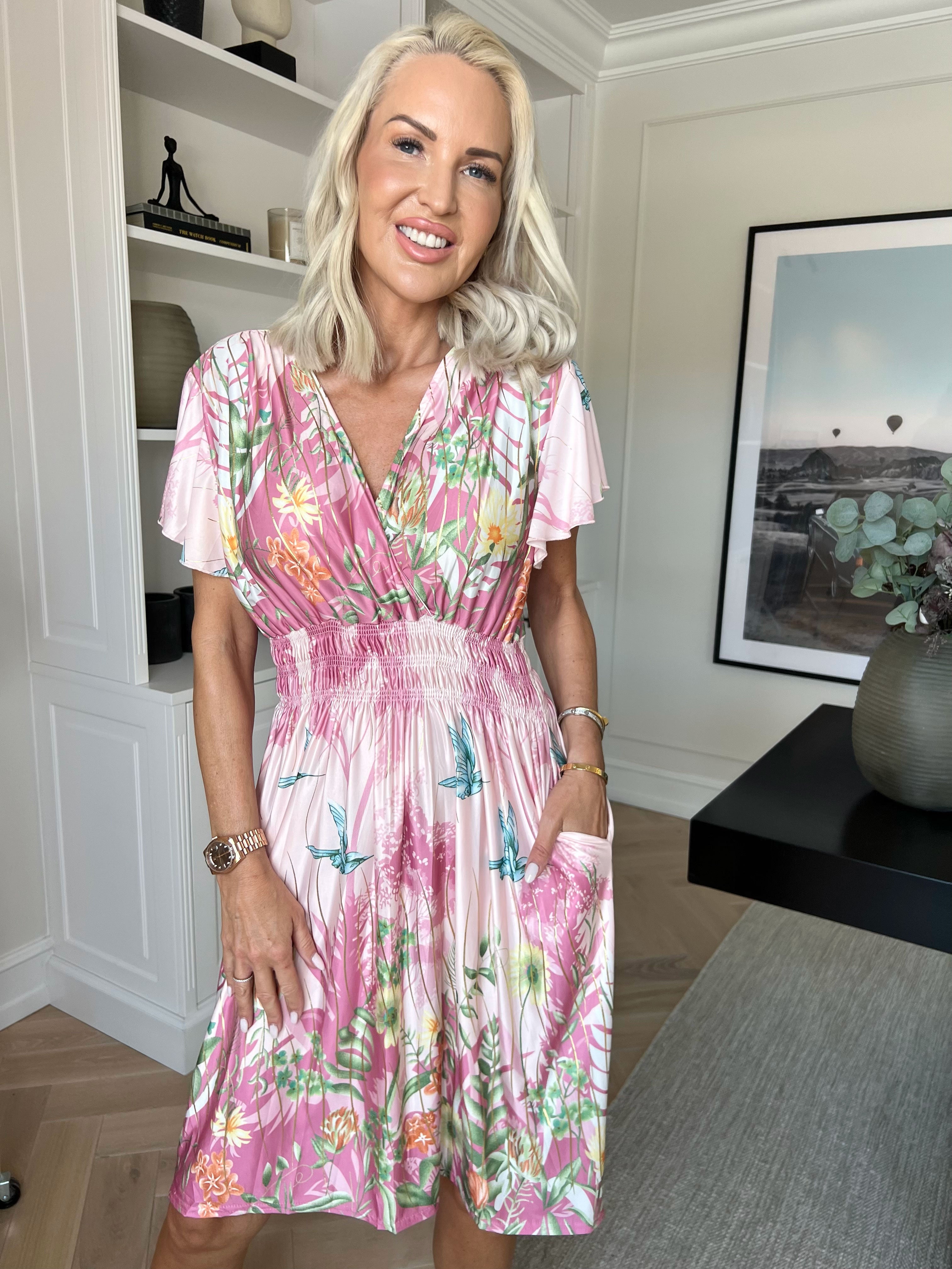 Pams Hummingbird Short - Kort elastisk kjole med fuglemotiver, guld detaljer og lommer