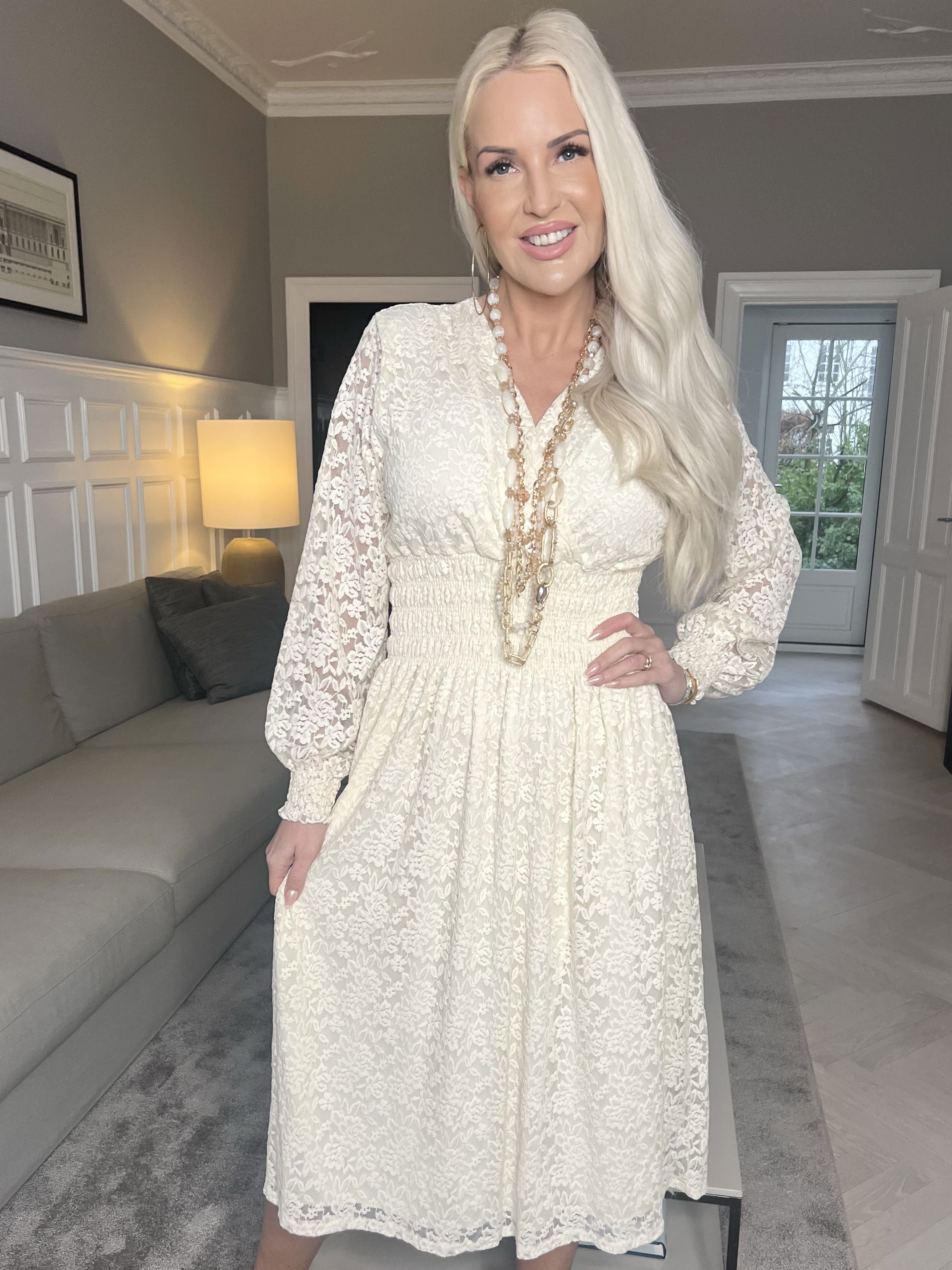 Pams Lace Midi L/S - Elastisk blondekjole med lange ærmer
